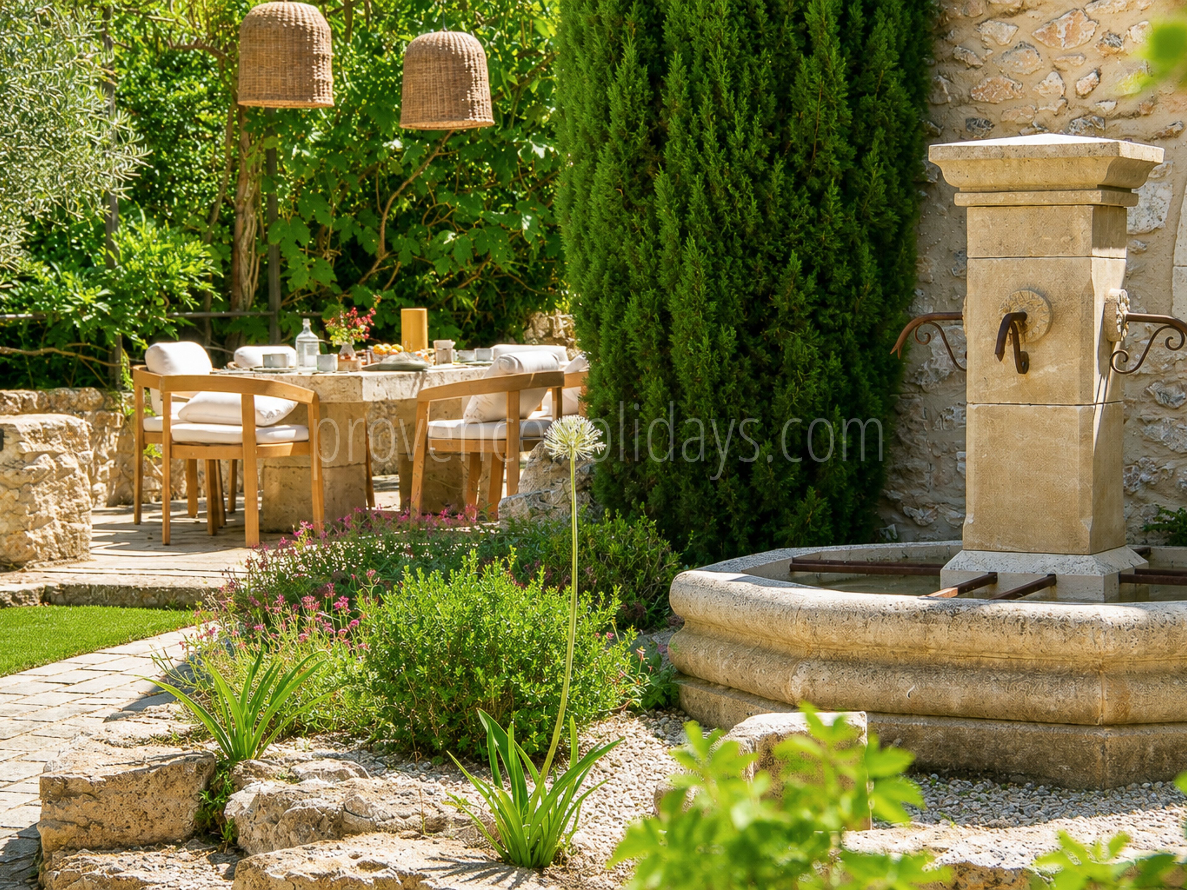 8 - Mas rénové à pied d\'Eygalières: Villa: Exterior