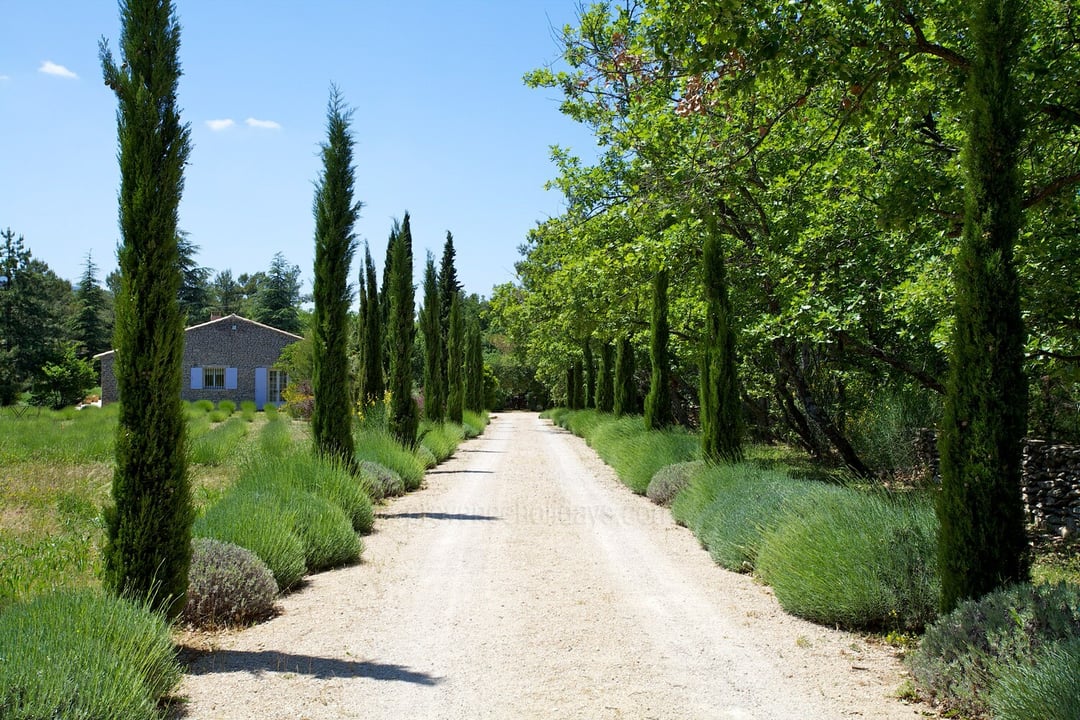 15 - Villa Lacoste: Villa: Exterior