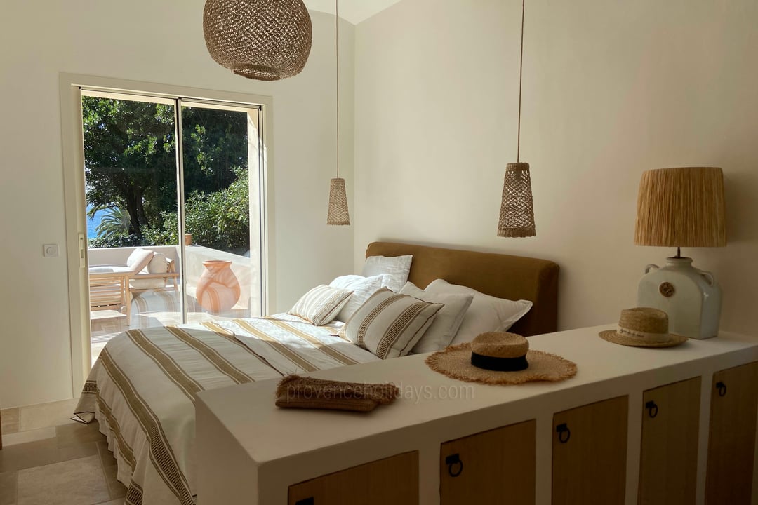 7 - Villa Luna: Villa: Bedroom