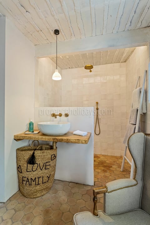 39 - Domaine des Pierres: Villa: Bathroom 1