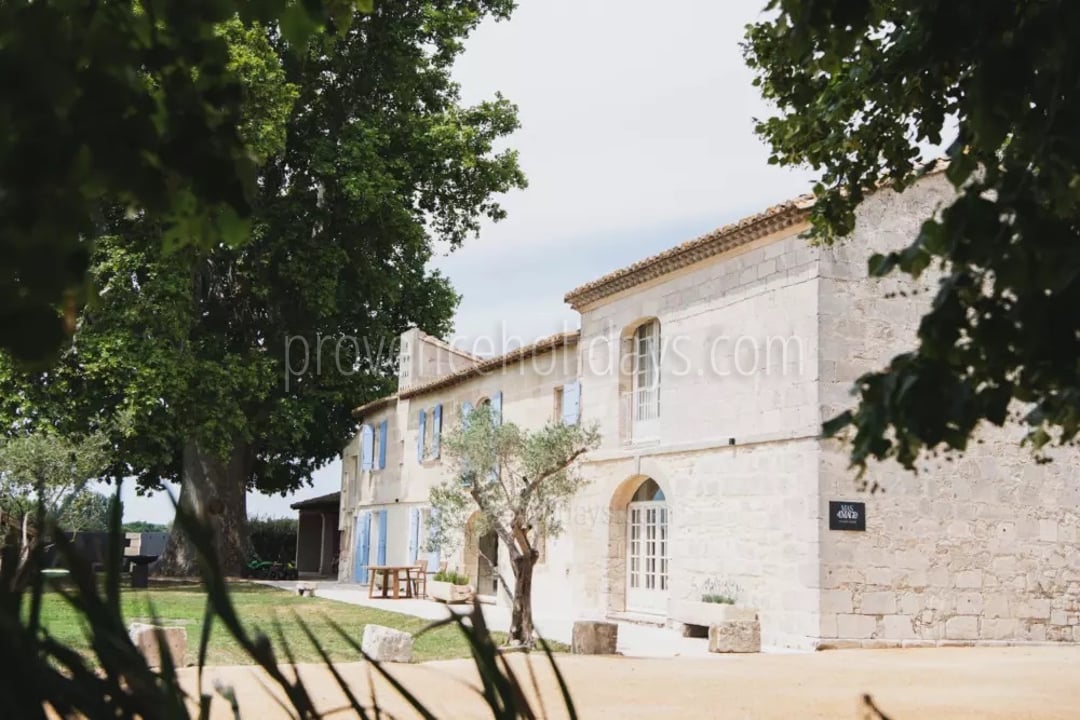 10 - Mas d\'Images: Villa: Exterior
