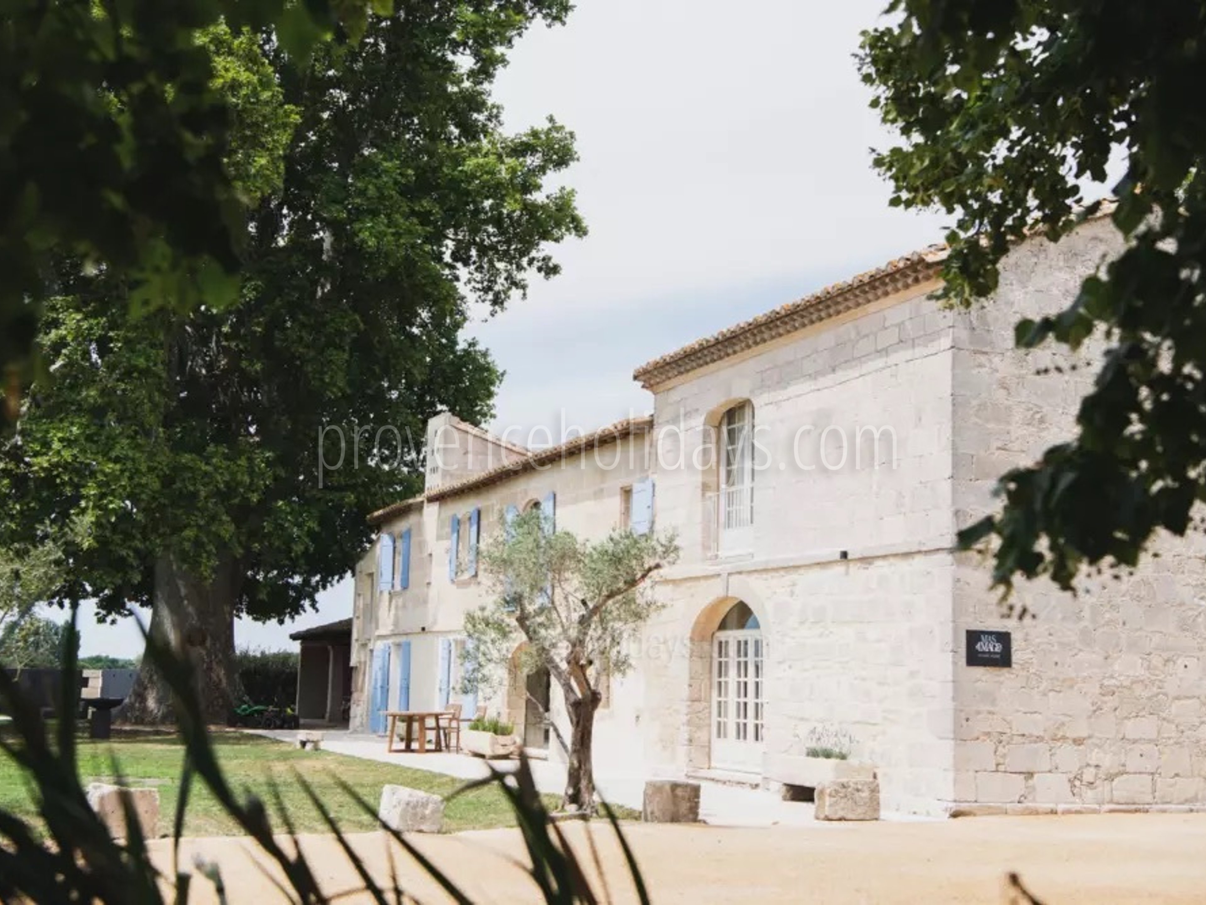 10 - Mas d\'Images: Villa: Exterior