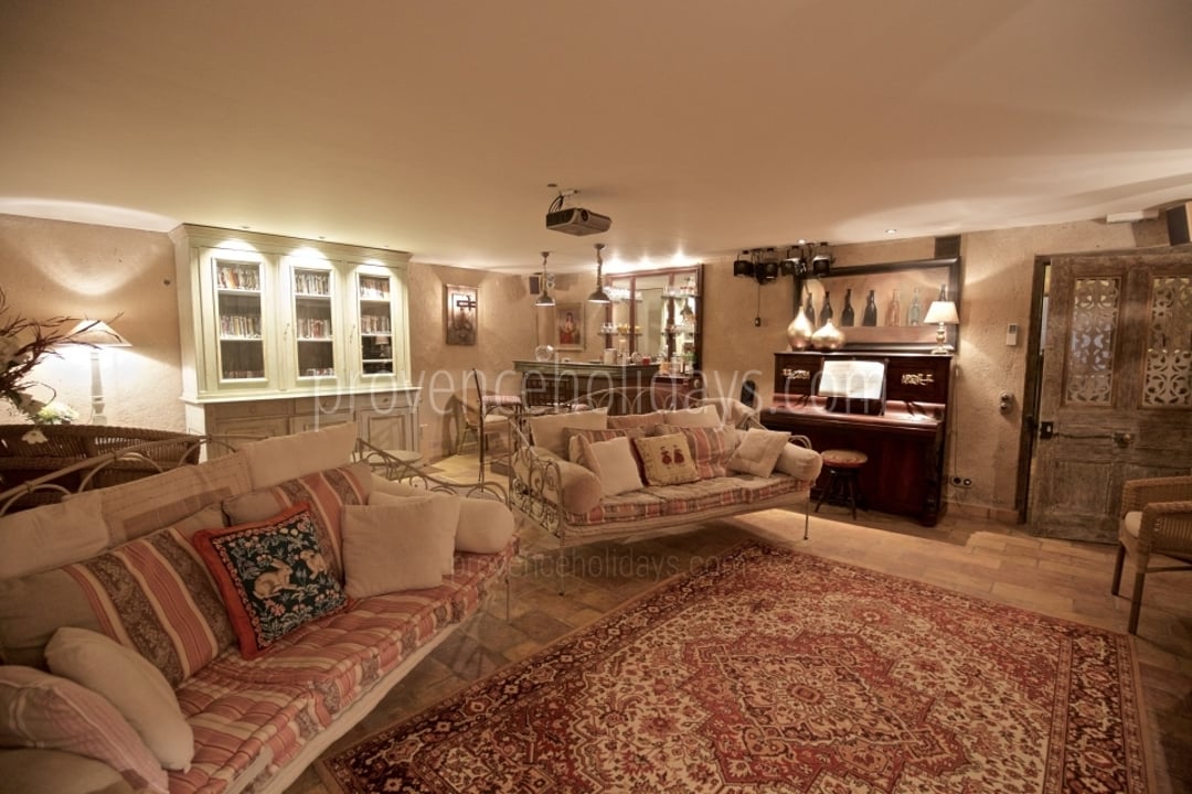50 - Le Mas des Lavandes: Villa: Interior