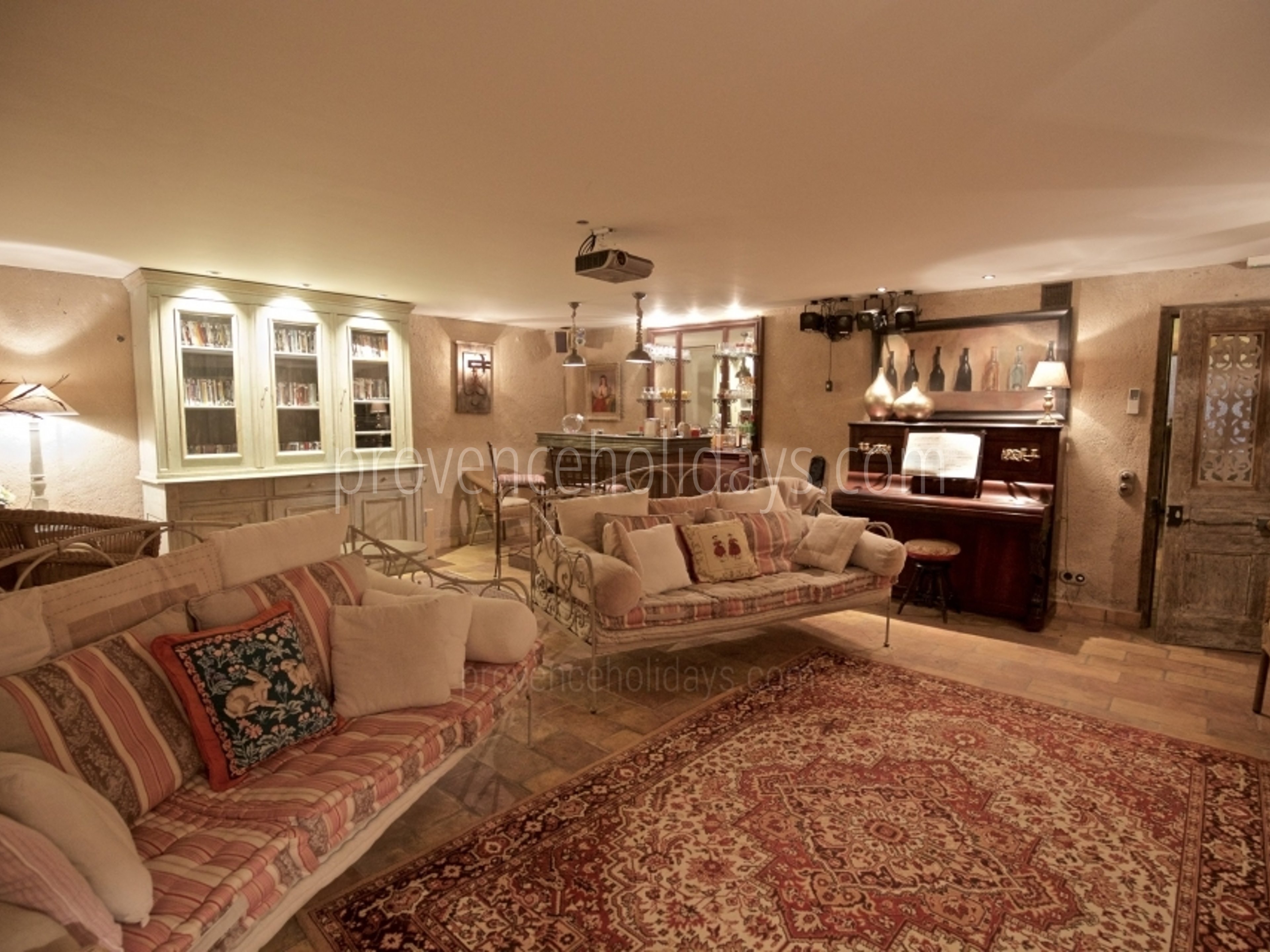 50 - Le Mas des Lavandes: Villa: Interior