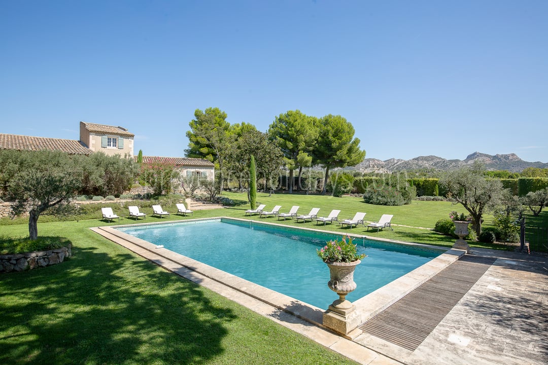 Mas provençal avec grande piscine au cœur des Alpilles