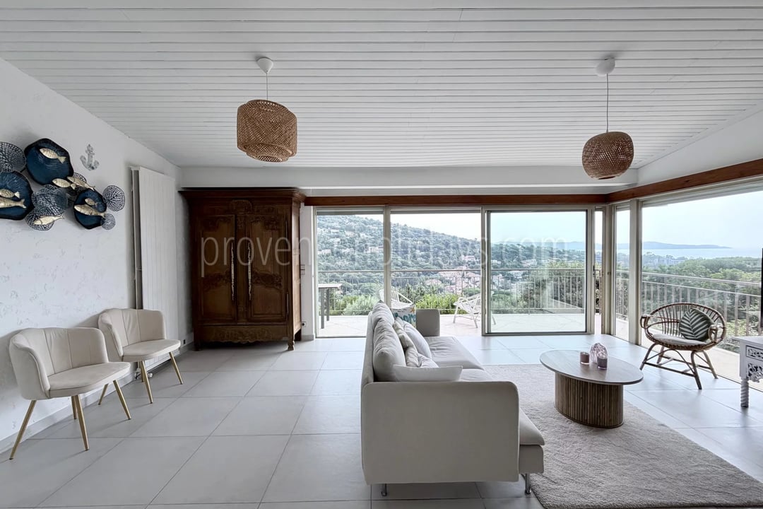 10 - Villa with pool in Cavalaire-sur-Mer: Villa: Interior