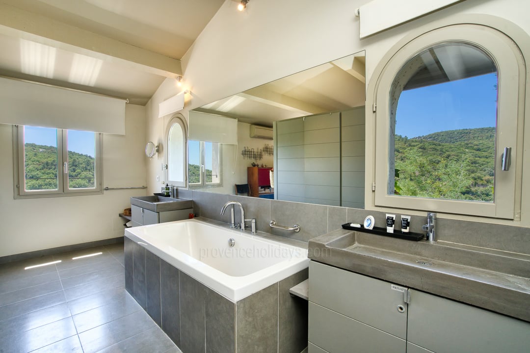 23 - Mistral Serene: Villa: Bathroom
