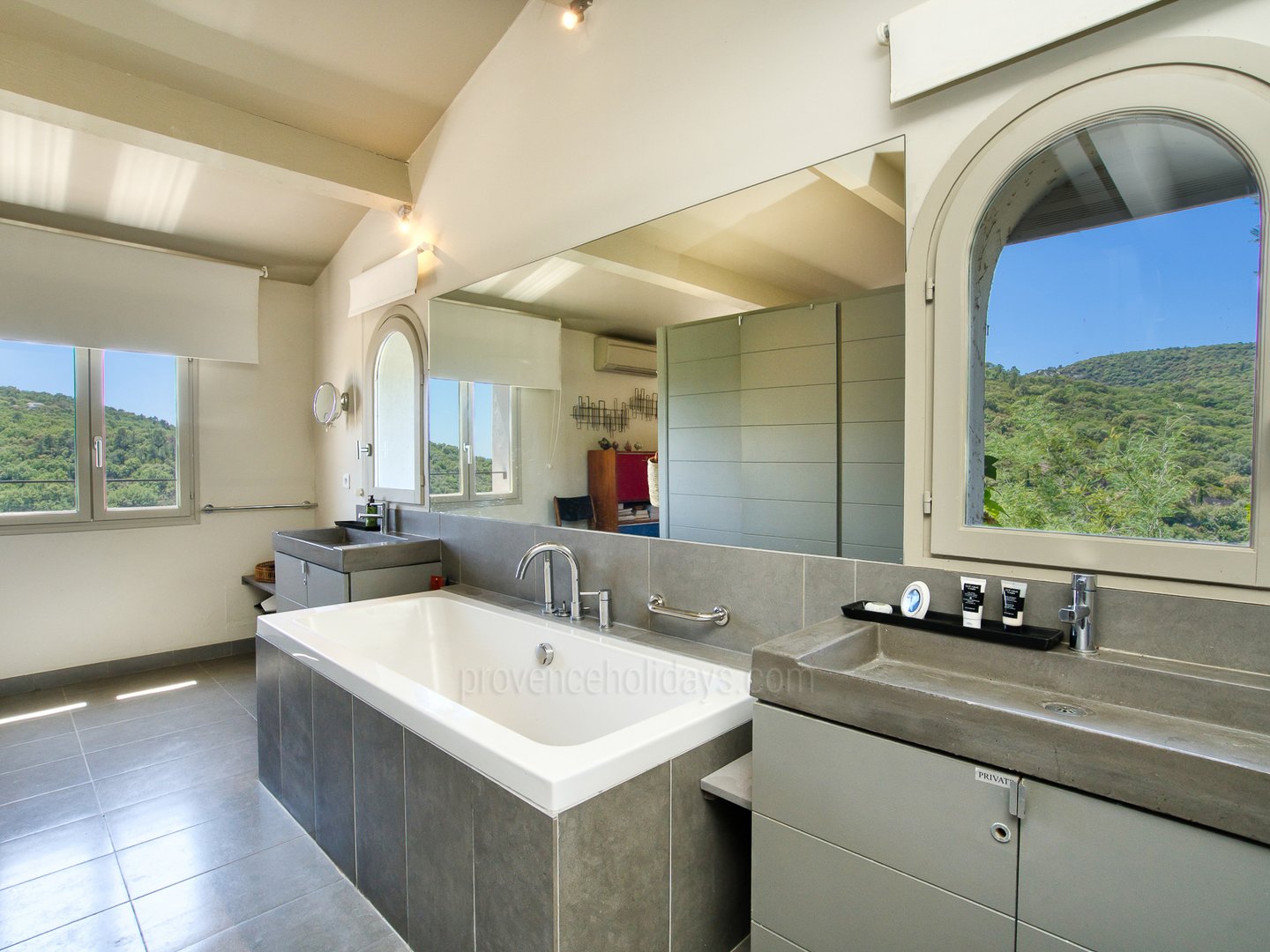 23 - Mistral Serene: Villa: Bathroom