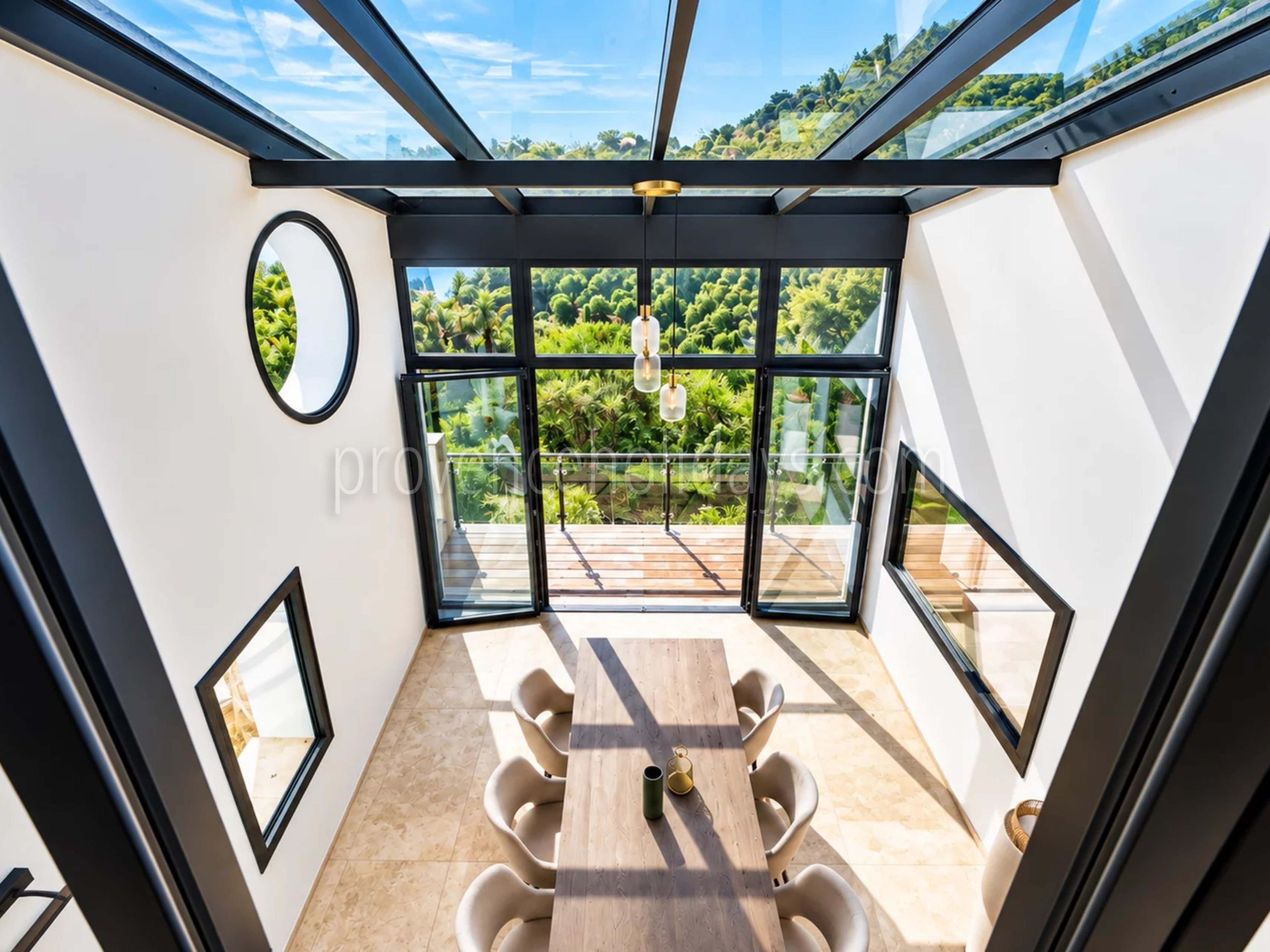20 - Hedendaagse villa in Cavalaire-sur-Mer: Villa: Exterior