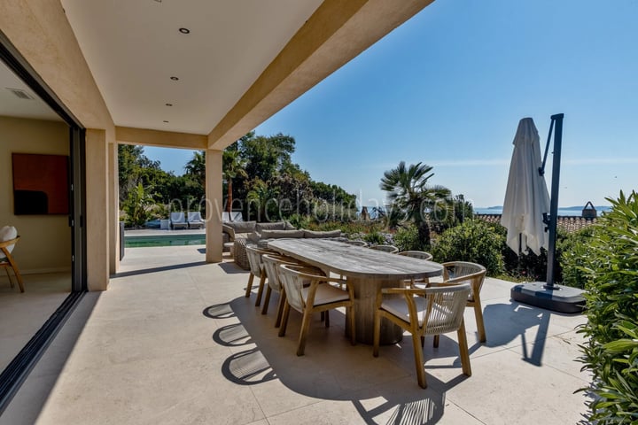 23 - Gerenoveerde villa in Rayol-Canadel-sur-Mer: Villa: Exterior