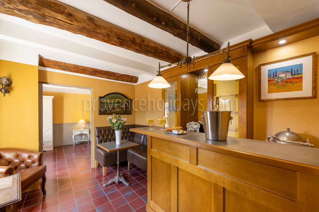 13 - La Grande Bastide d\'Ocre: Villa: Interior