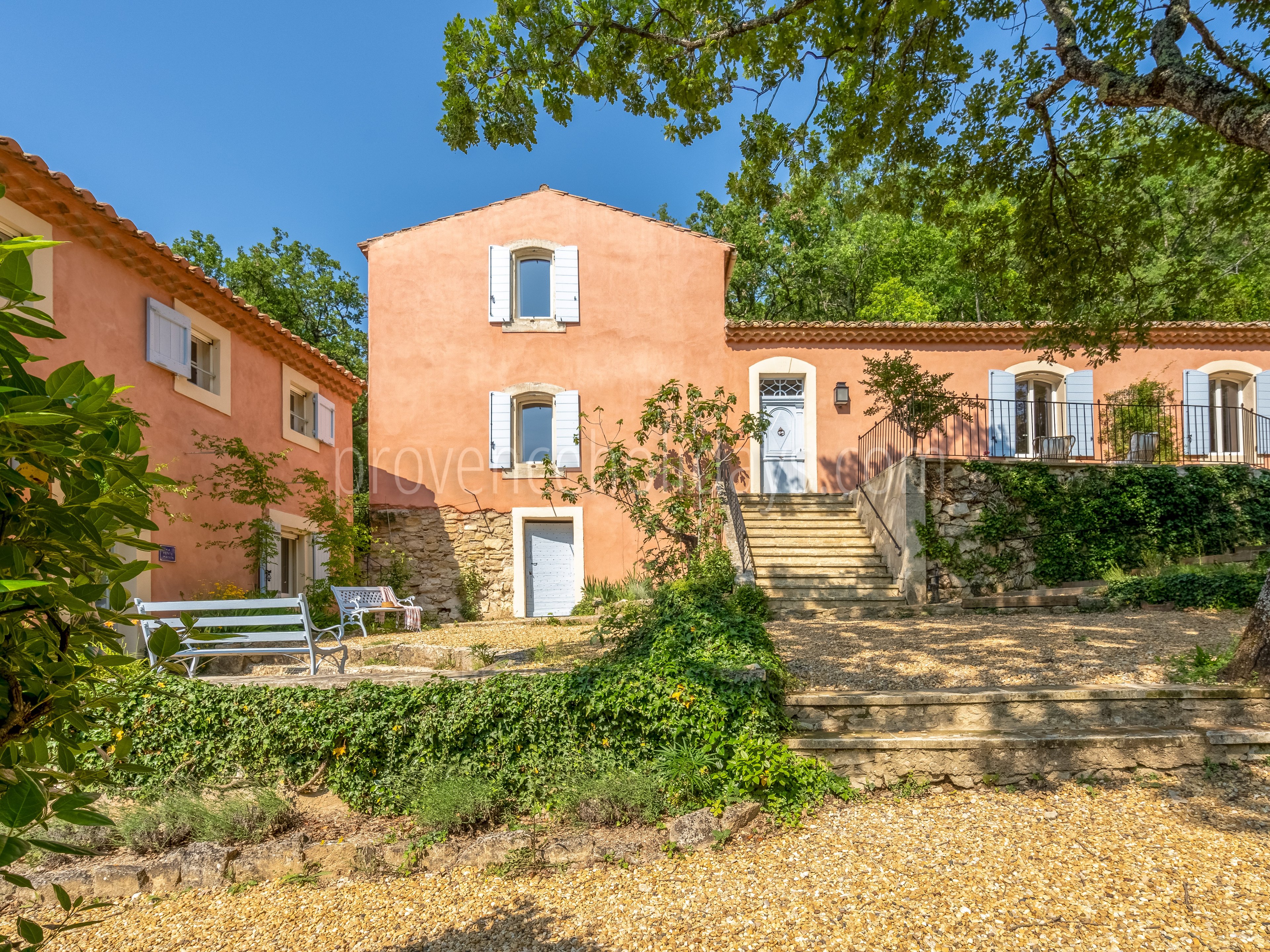 21 - Les Maisons de Saignon: Villa: Exterior