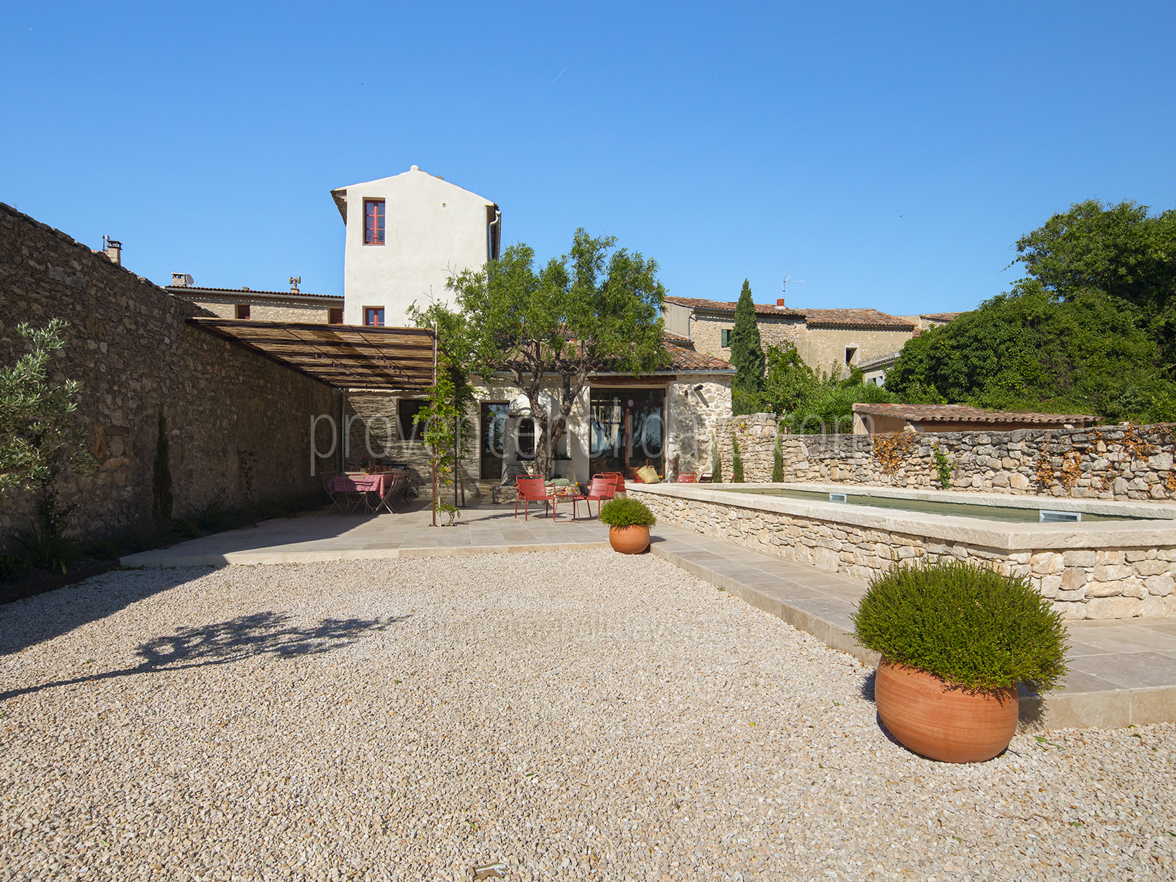35 - Mas des Remparts: Villa: Exterior