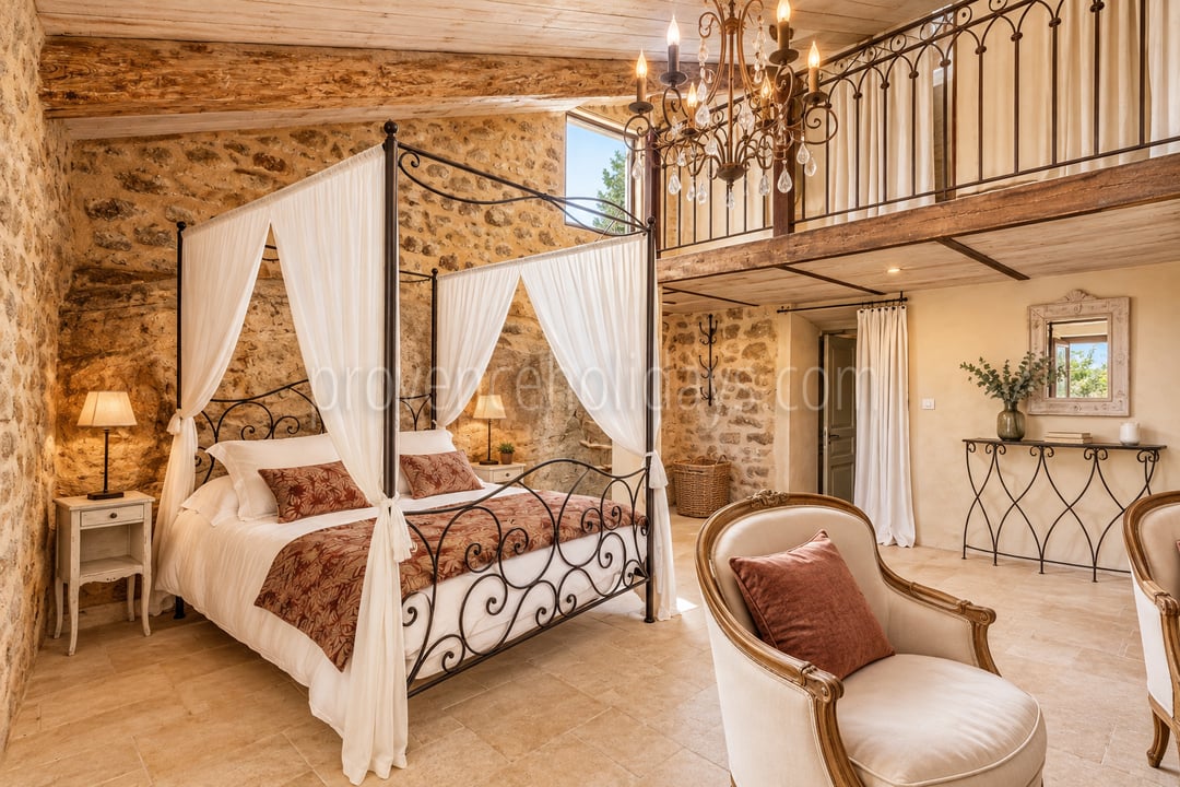 35 - Mas de Beaumes: Villa: Bedroom