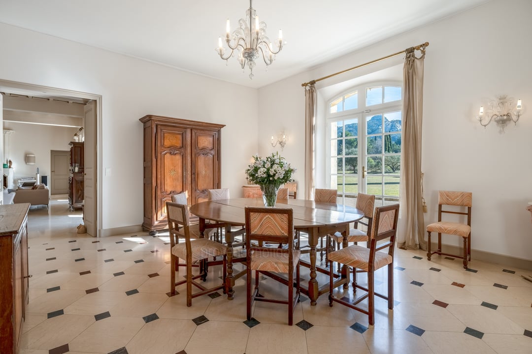 36 - Mas des Trois Cyprès: Villa: Interior