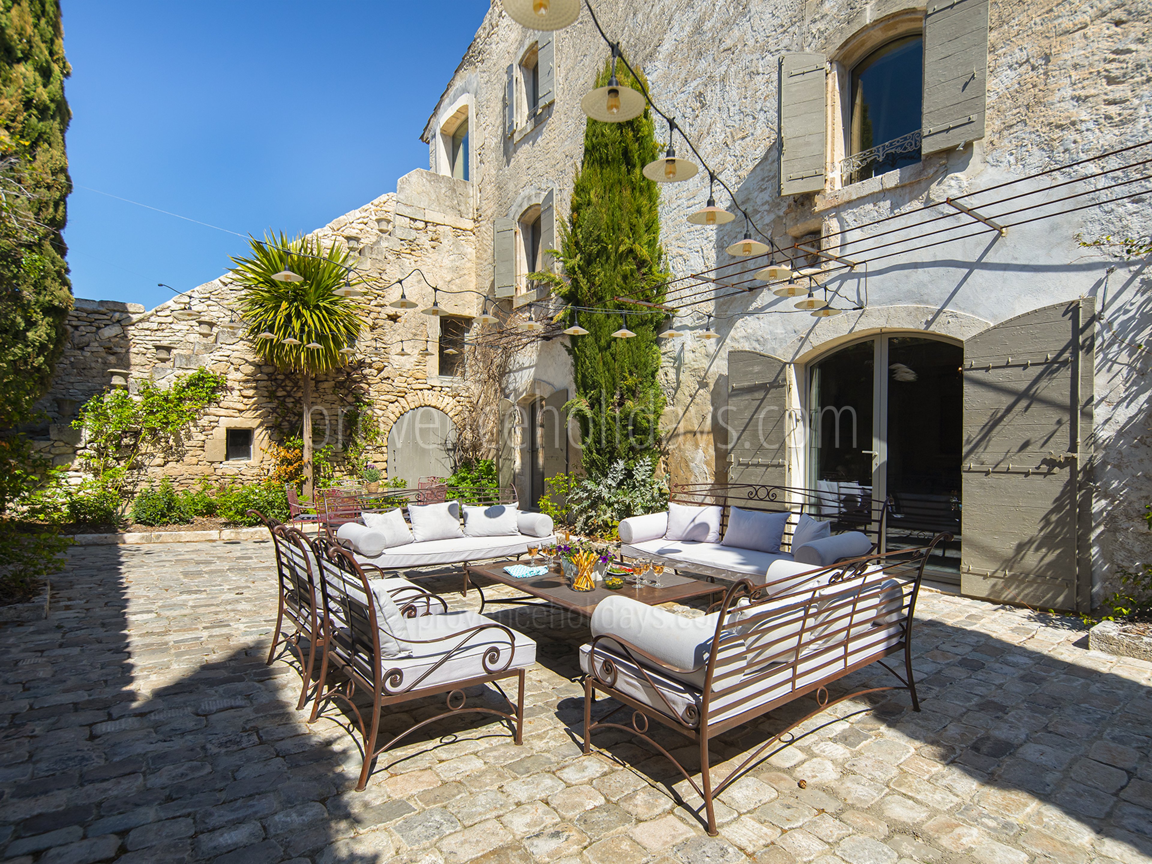 7 - Le Mas des Cyprès: Villa: Exterior