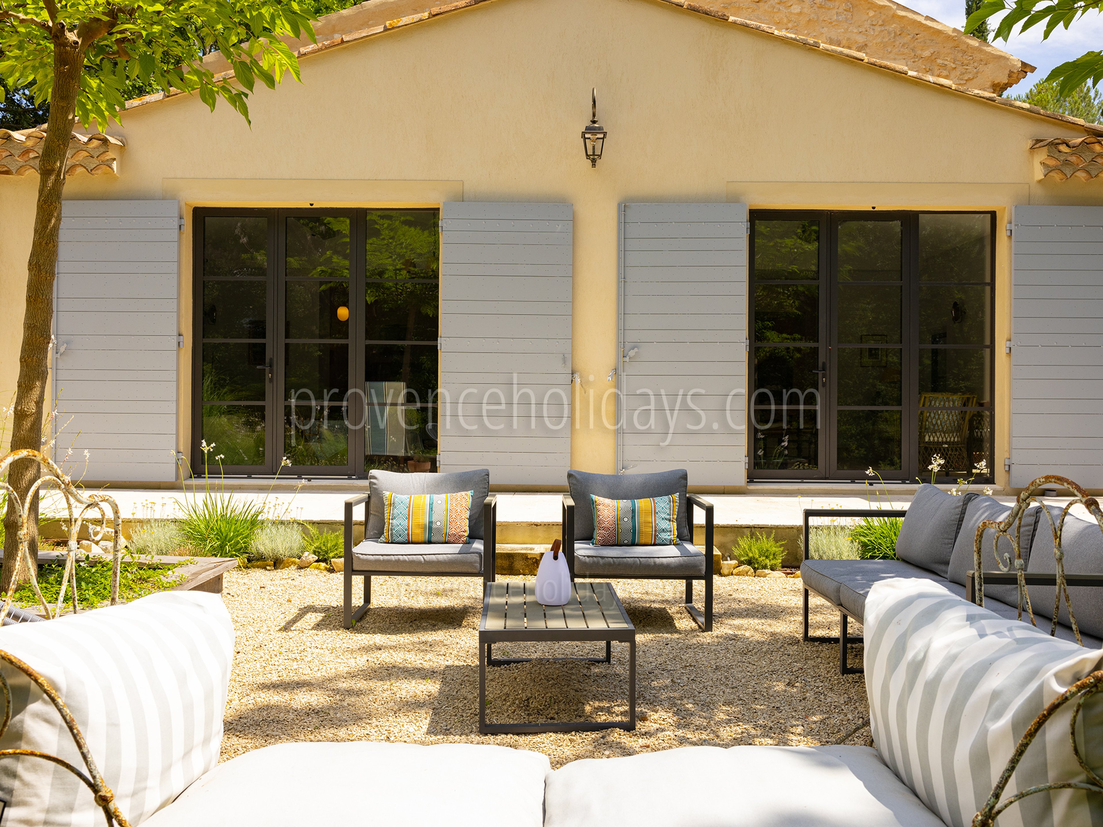 35 - Le Mas d\'Ansouis: Villa: Exterior