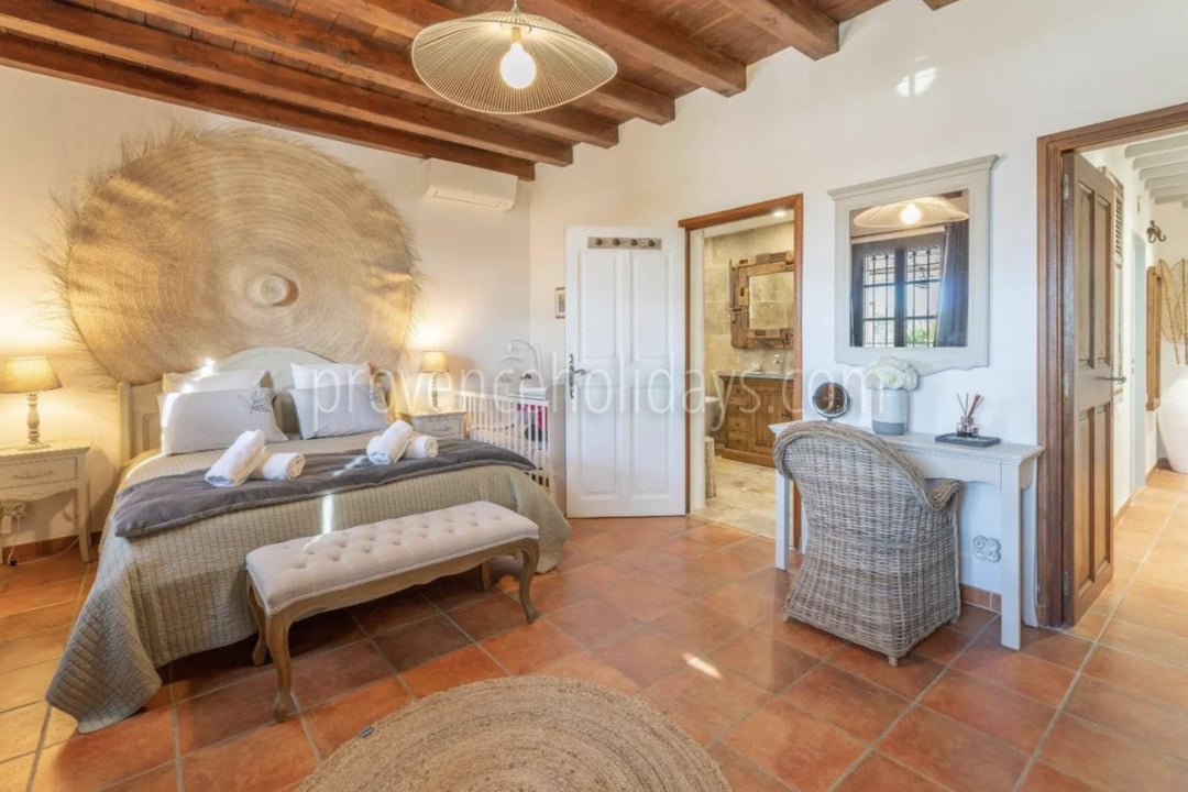 10 - Bastide with lavender in Gordes: Villa: Bedroom