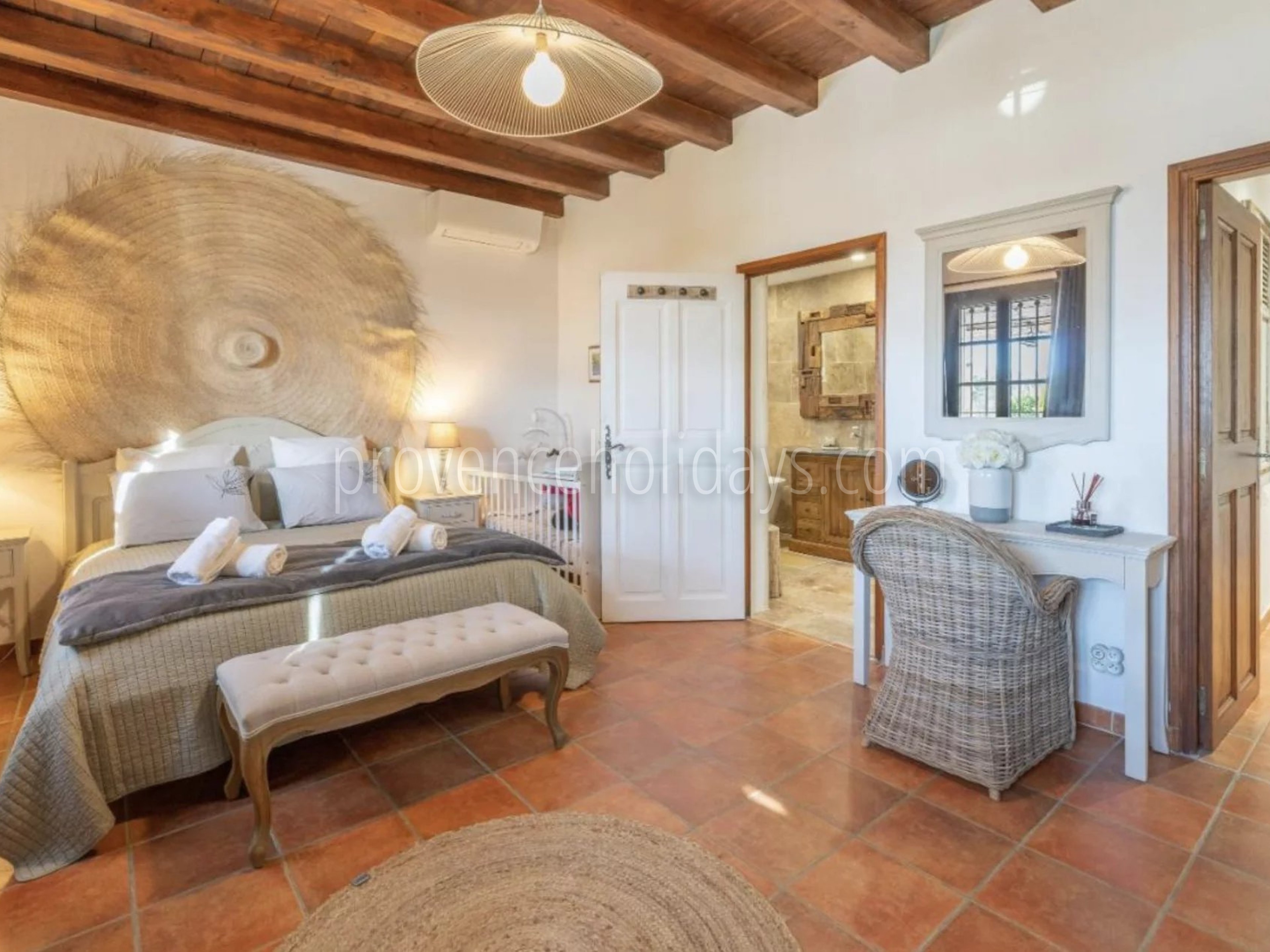 10 - Bastide with lavender in Gordes: Villa: Bedroom