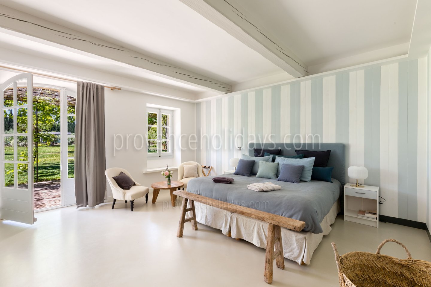 15 - Mas Province: Villa: Bedroom