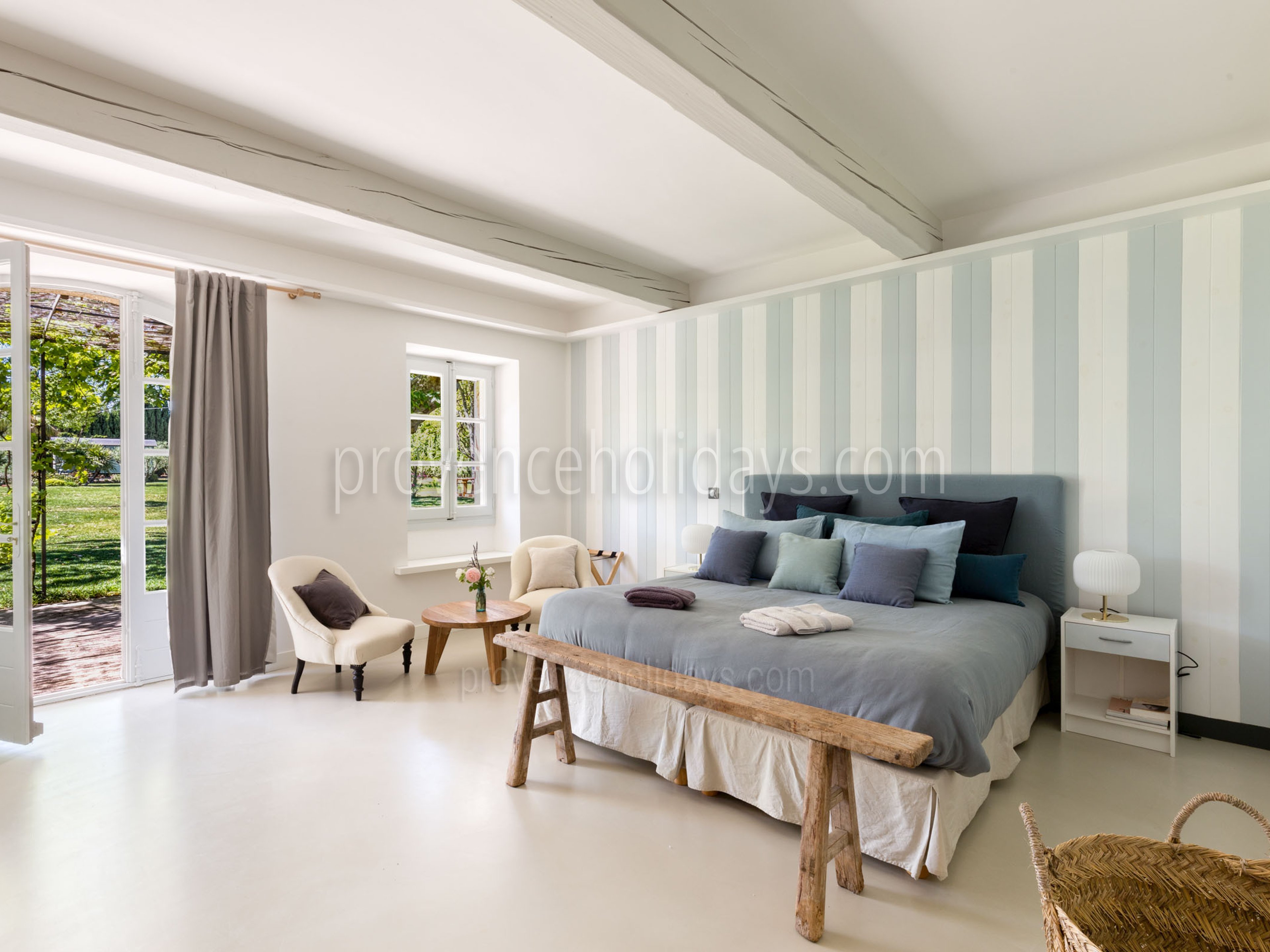 15 - Mas Province: Villa: Bedroom