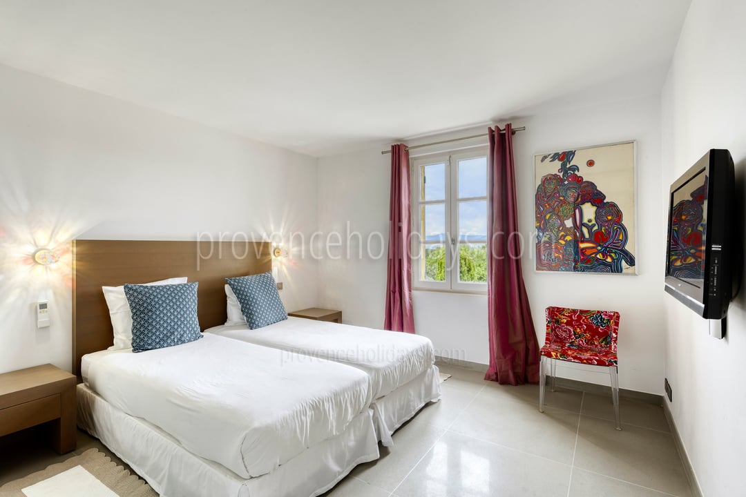 24 - Manoir Azuréen: Villa: Bedroom