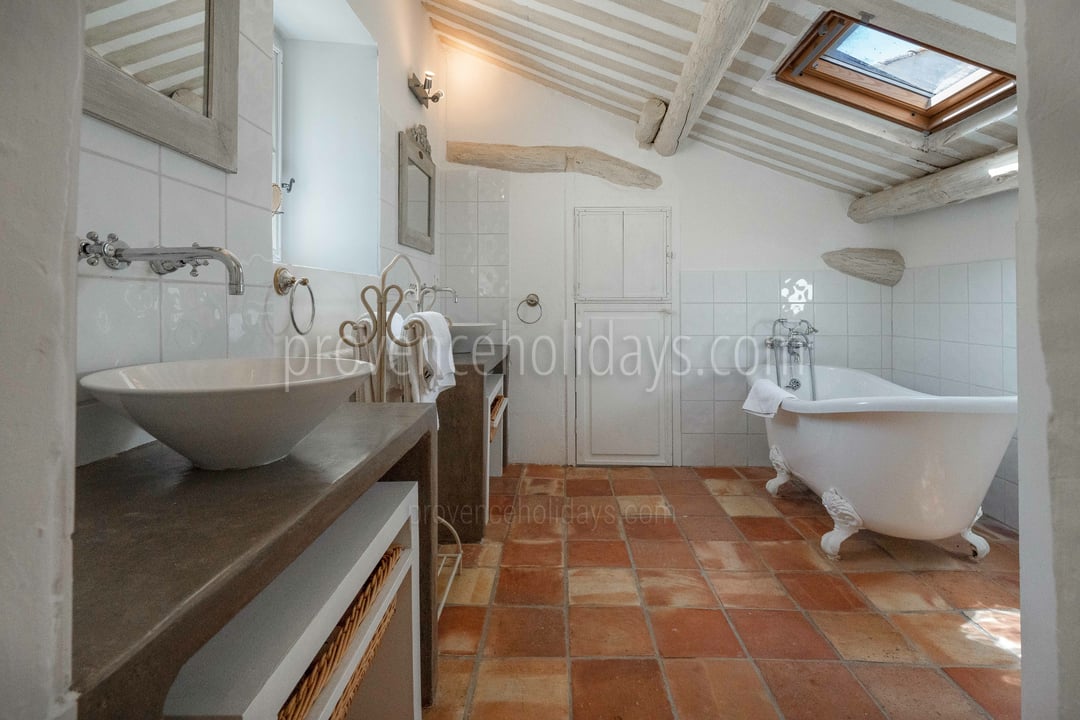 37 - Mas Lou Miradou: Villa: Bathroom