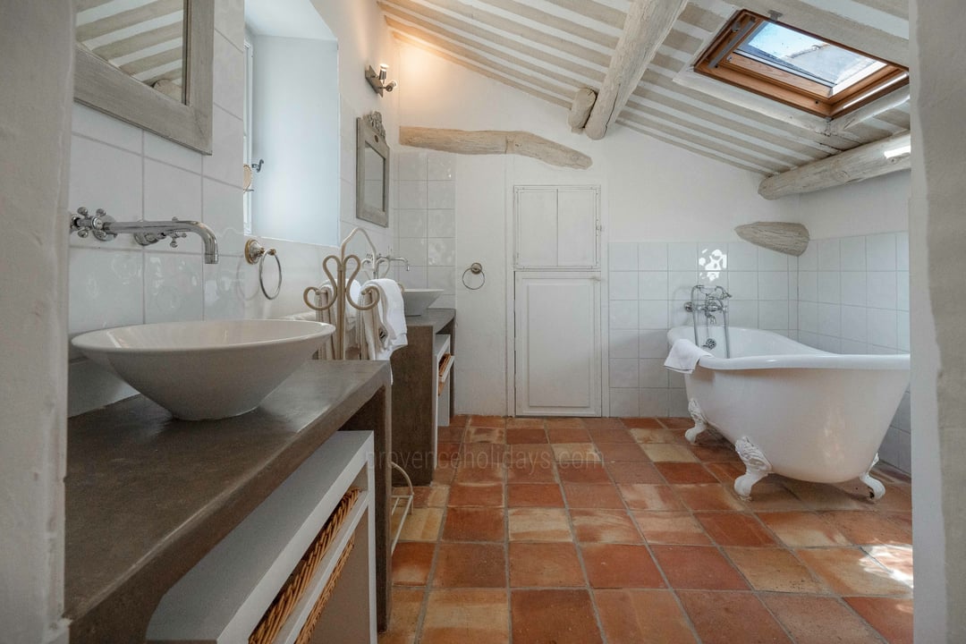 37 - Mas Lou Miradou: Villa: Bathroom