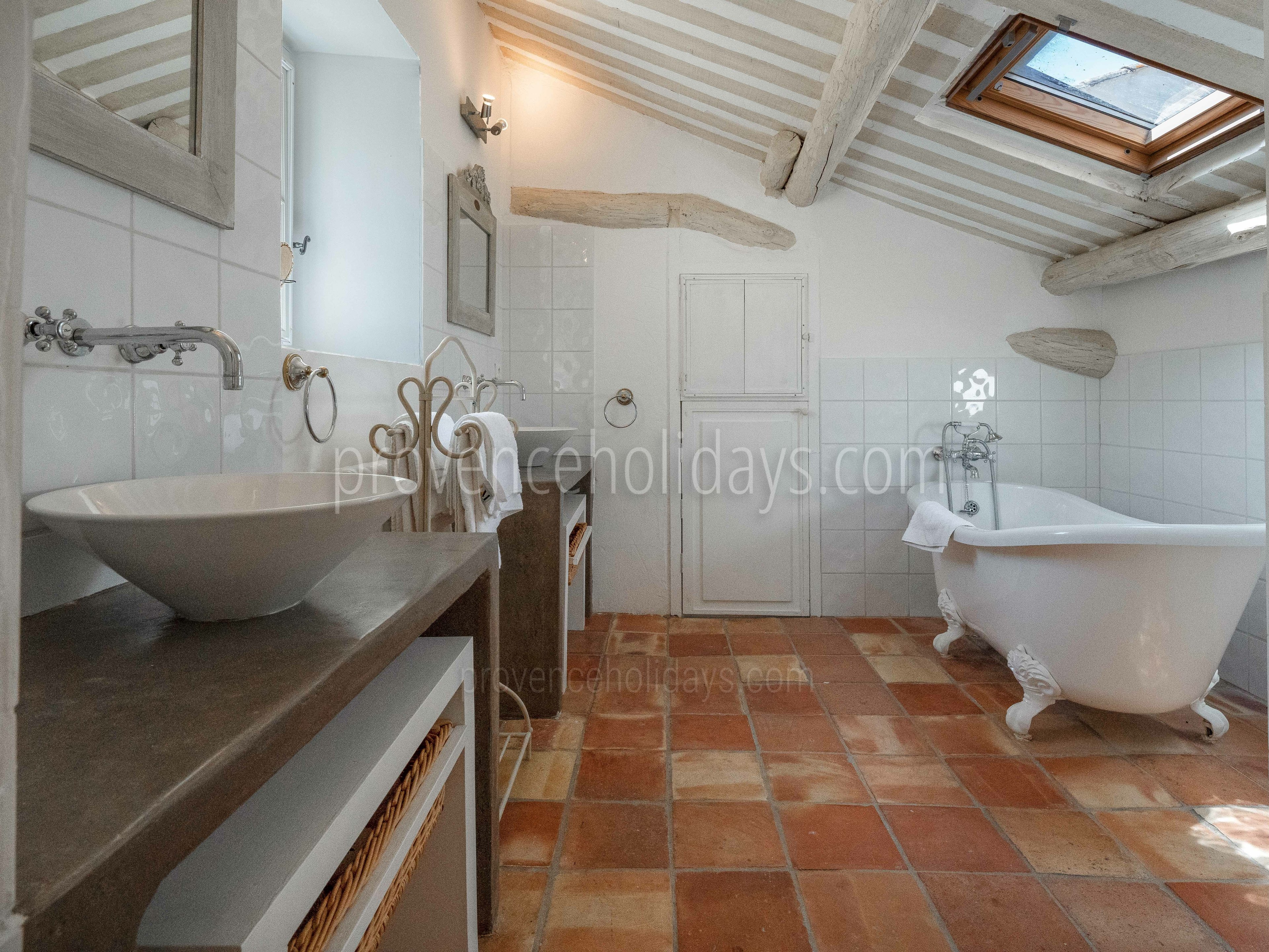 37 - Mas Lou Miradou: Villa: Bathroom
