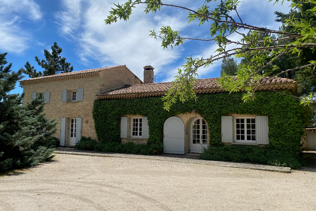 Ferienhaus mit beheiztem Pool für bis zu zehn Gäste