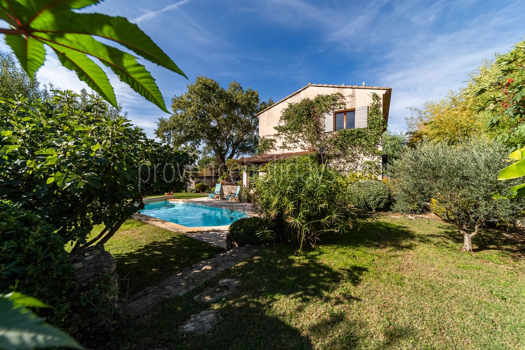 21 - Character house in Cabrières-d’Avignon: Villa: Exterior