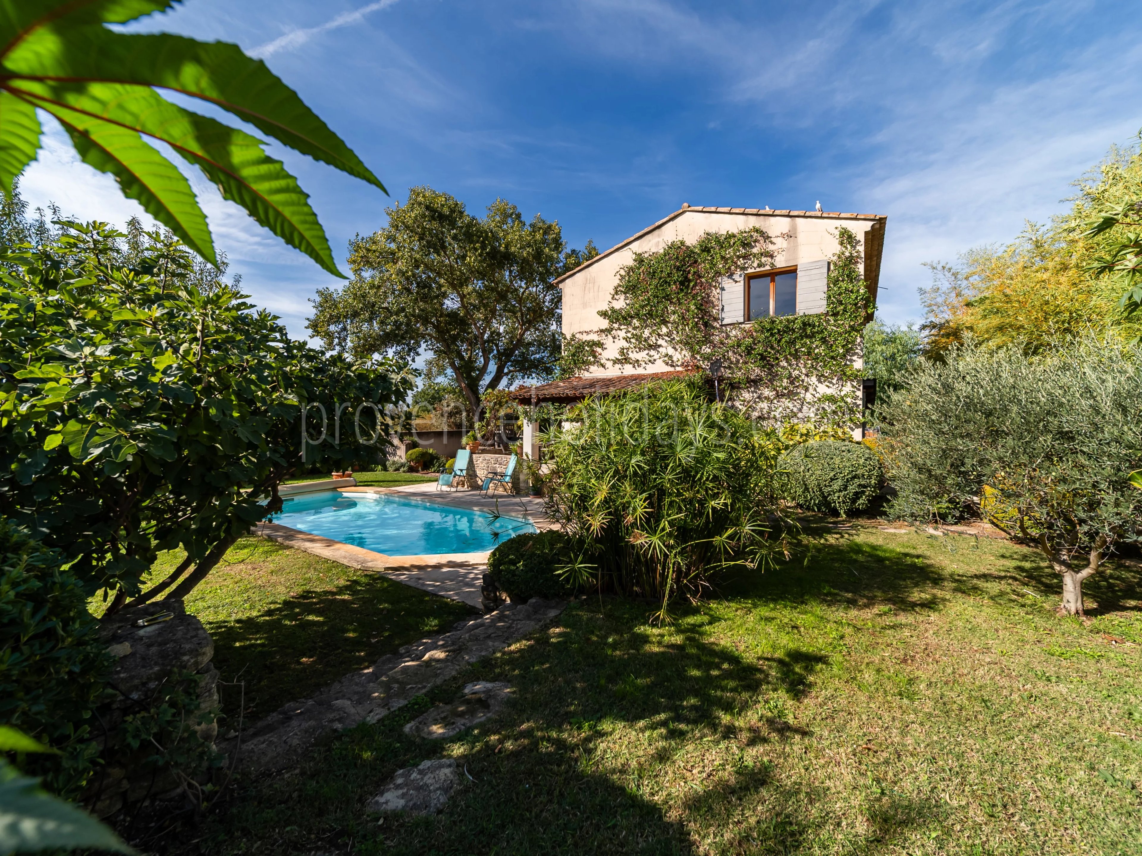 21 - Character house in Cabrières-d’Avignon: Villa: Exterior