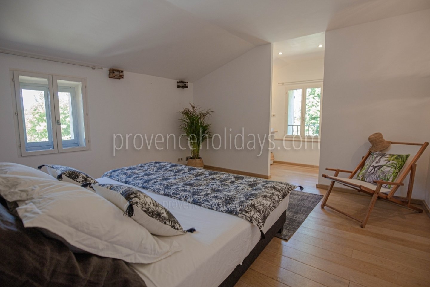 28 - Villa Beaumes: Villa: Interior