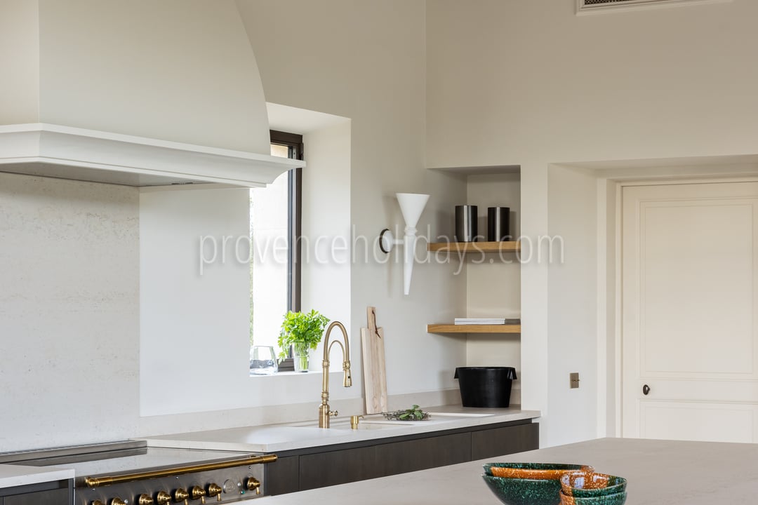 31 - Mas Chabaud: Villa: Interior