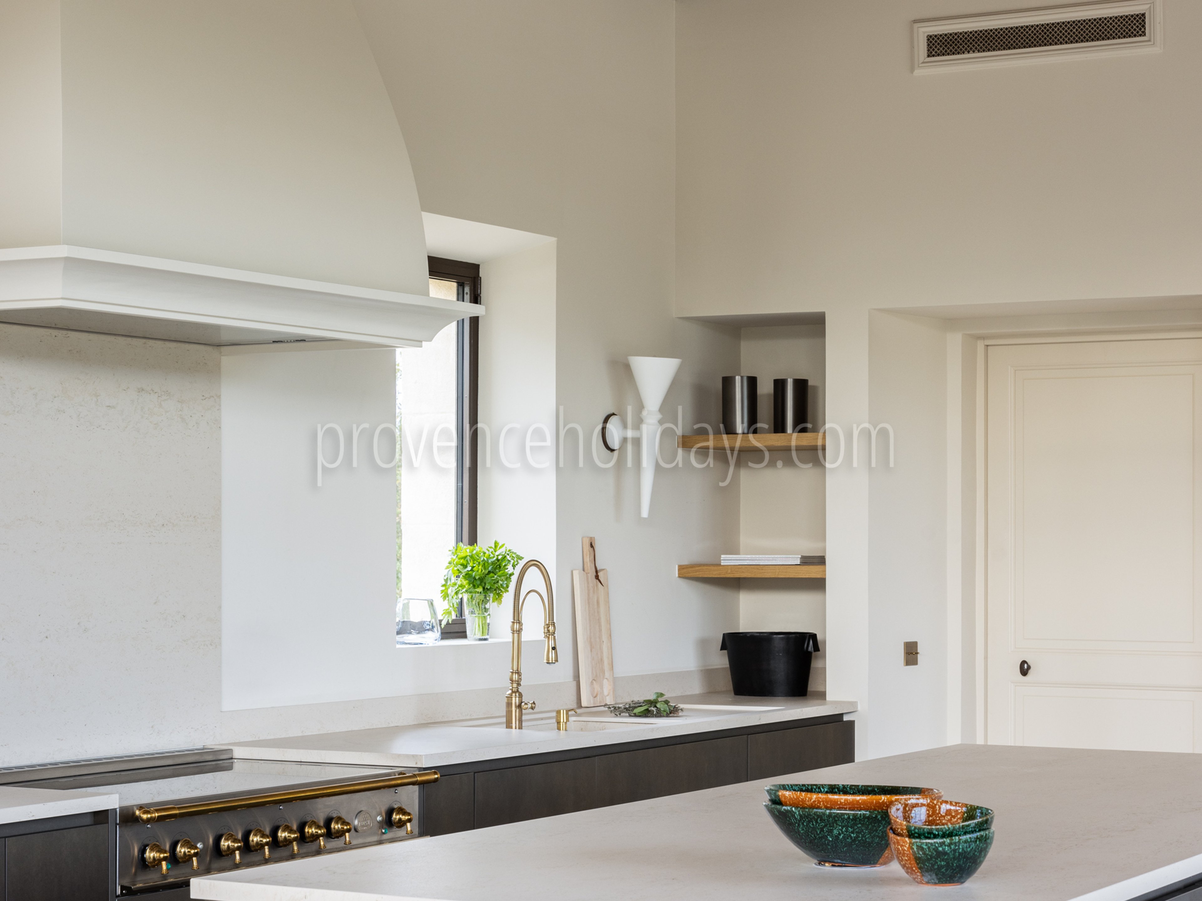 31 - Mas Chabaud: Villa: Interior