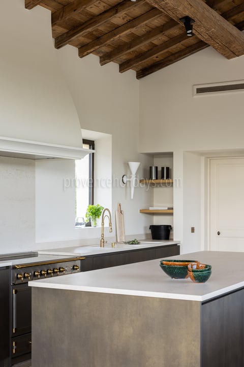31 - Mas Chabaud: Villa: Interior