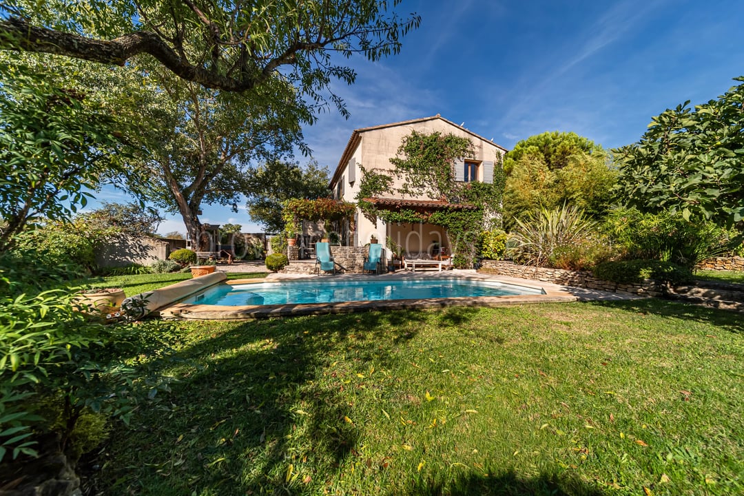 6 - Character house in Cabrières-d’Avignon: Villa: Exterior