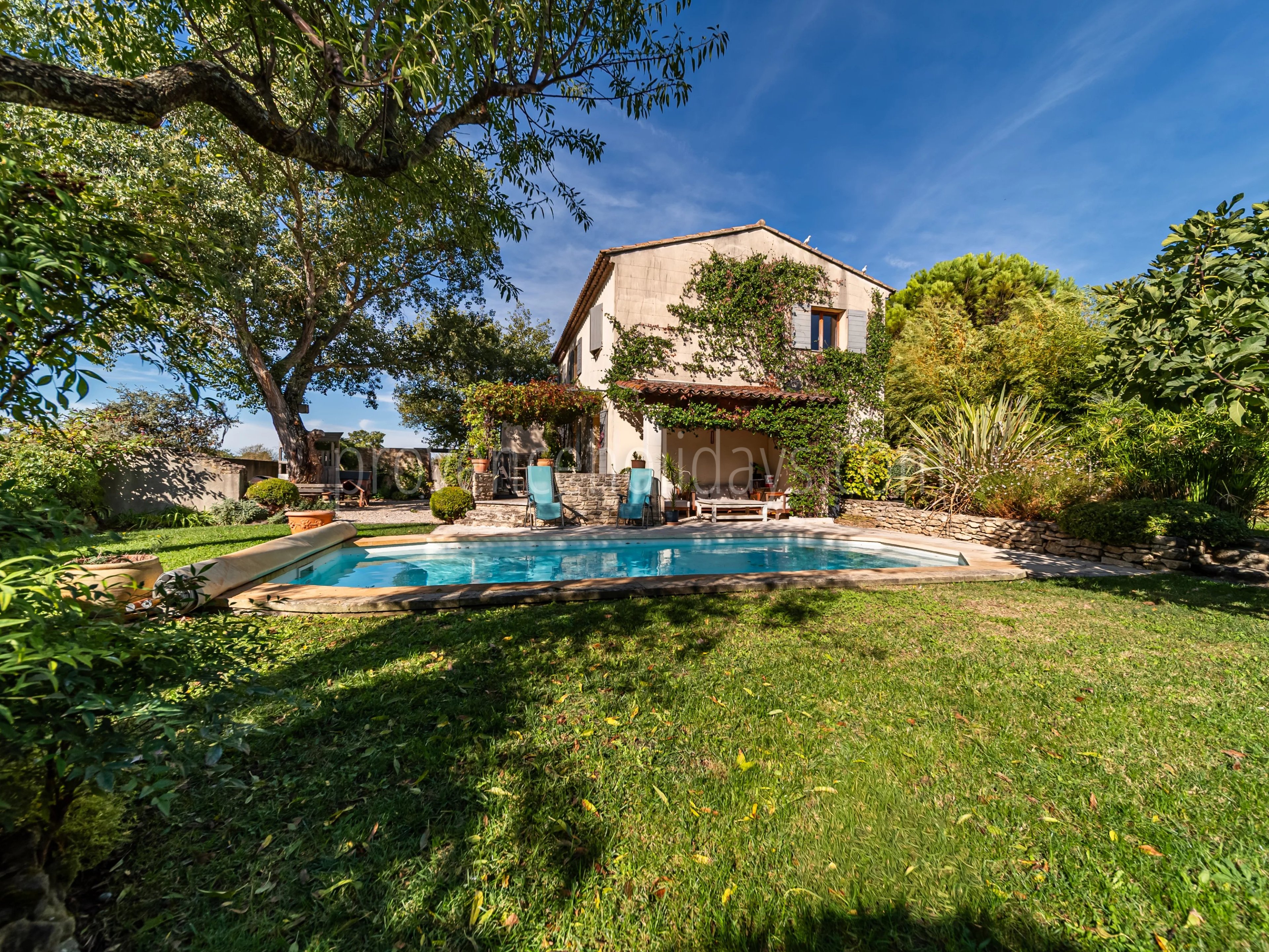 6 - Character house in Cabrières-d’Avignon: Villa: Exterior