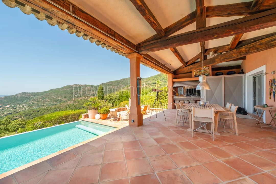 72 - Zeitgenössische Villa in Rayol-Canadel-sur-Mer: Villa: Pool