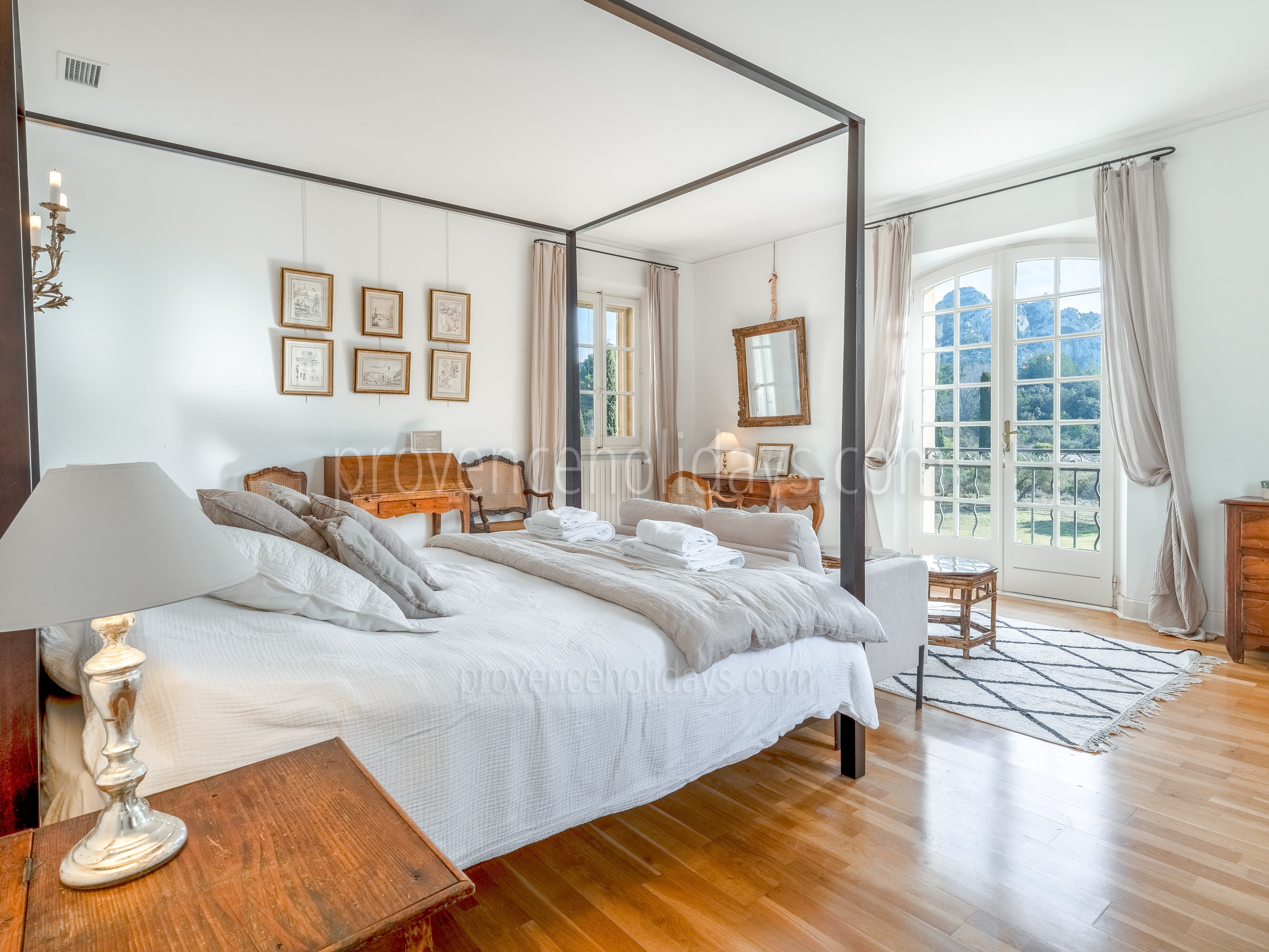 49 - Mas des Trois Cyprès: Villa: Bedroom