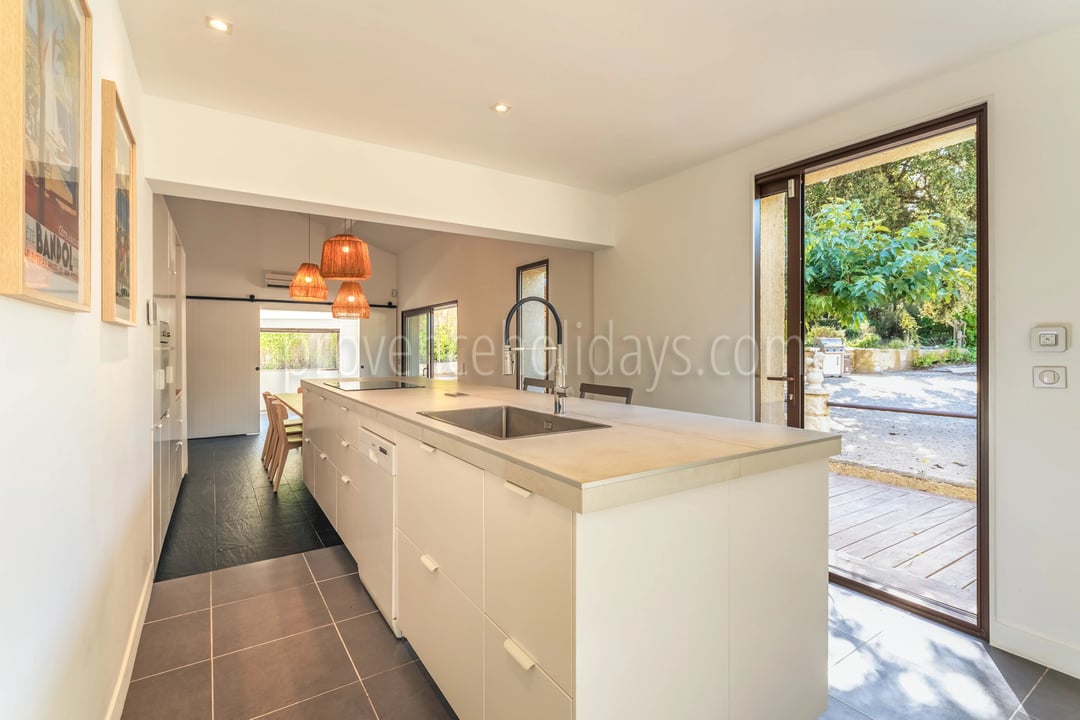 7 - Single-storey villa in Eygalières: Villa: Interior