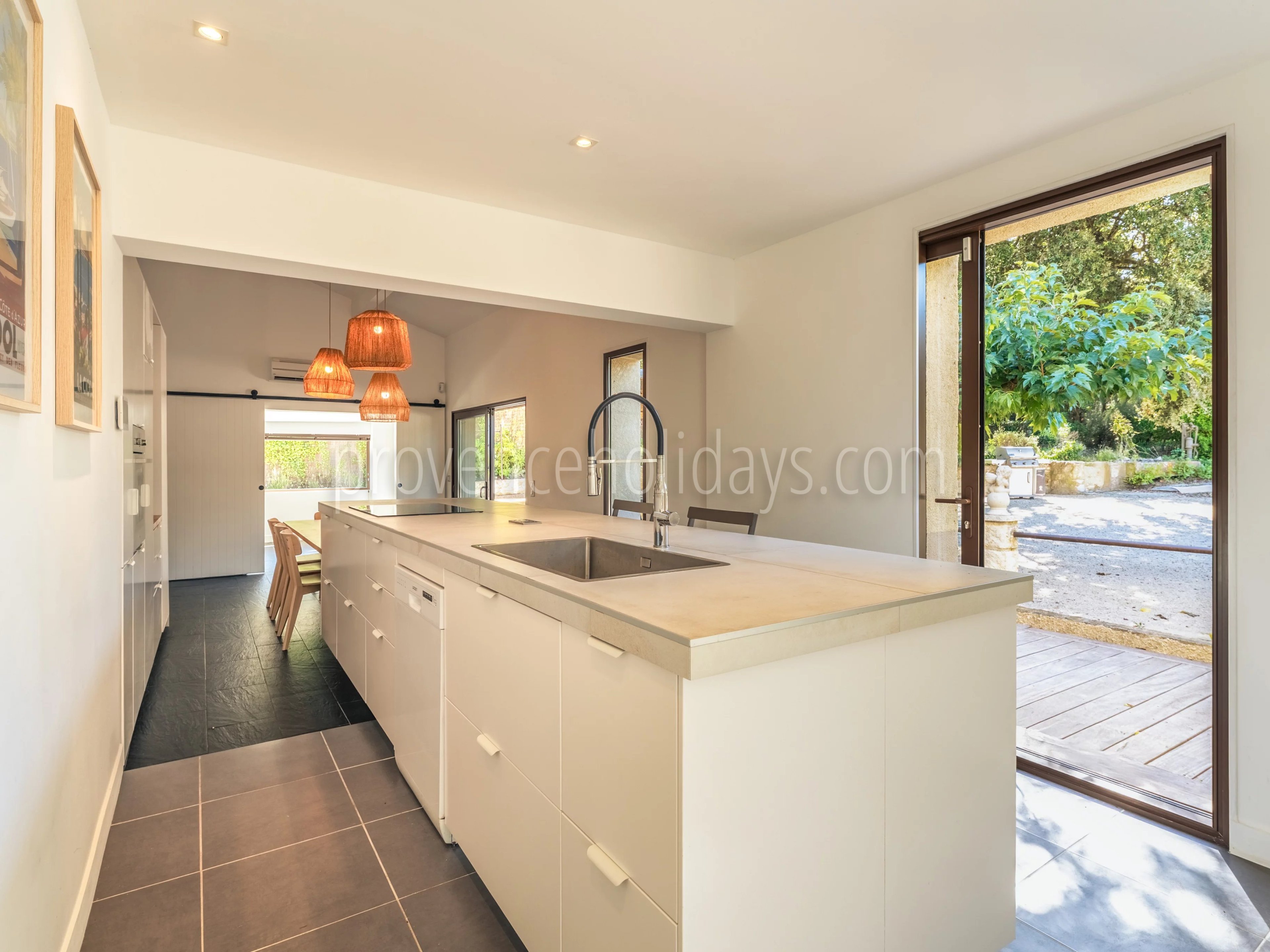 7 - Single-storey villa in Eygalières: Villa: Interior