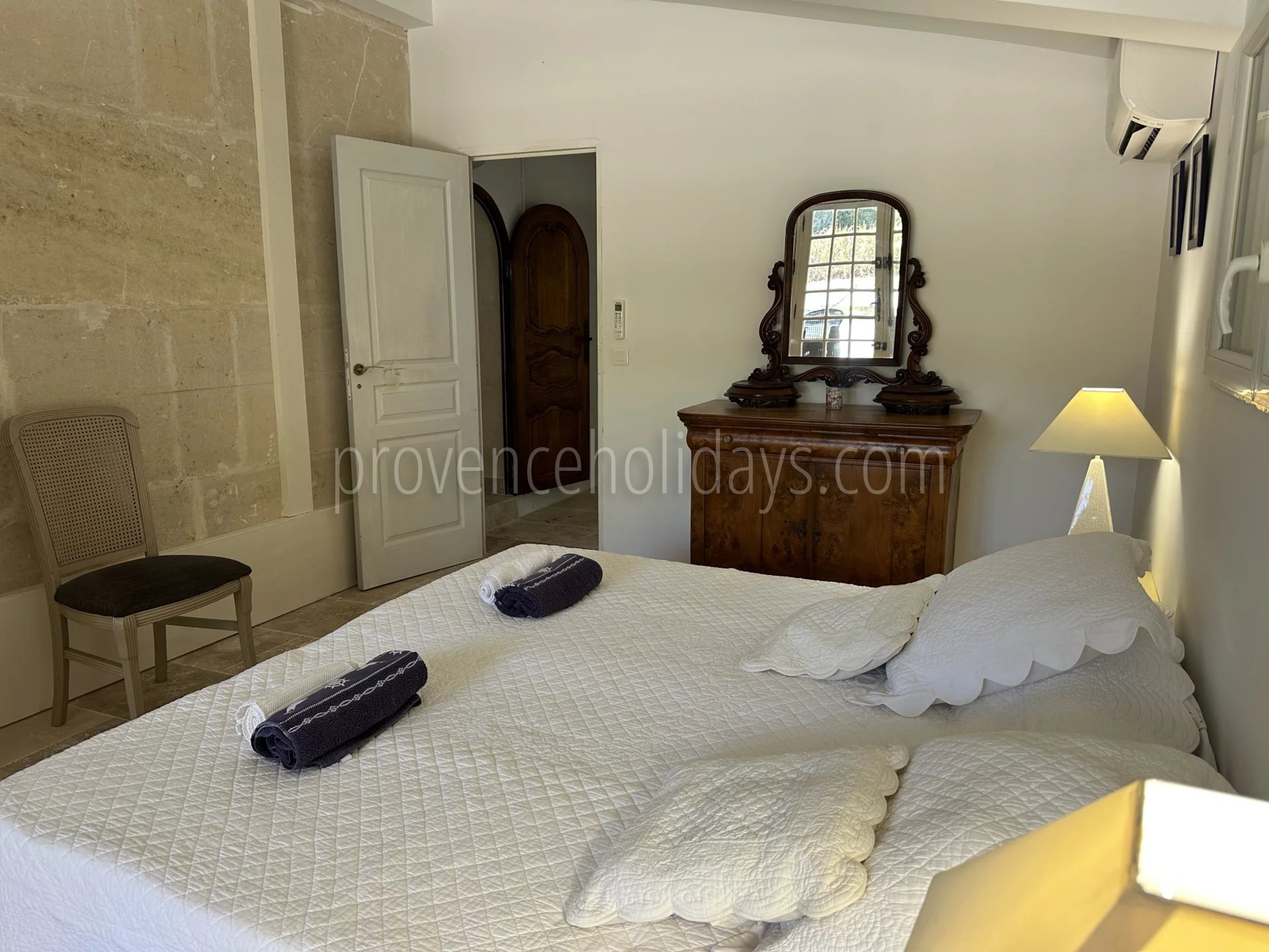 22 - Gerenoveerd huis in Fontvieille: Villa: Bedroom