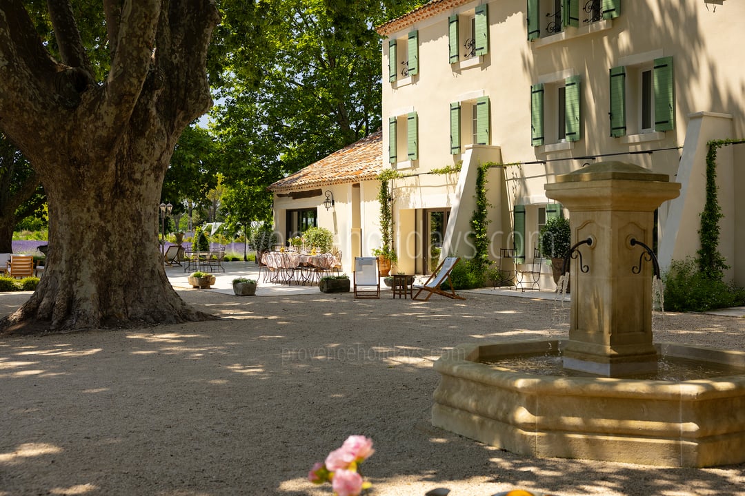 18 - La Bastide Lavande: Villa: Exterior