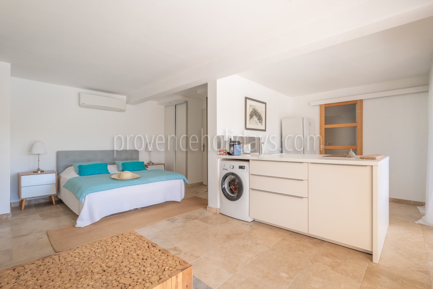 18 - La Pinède: Villa: Bedroom