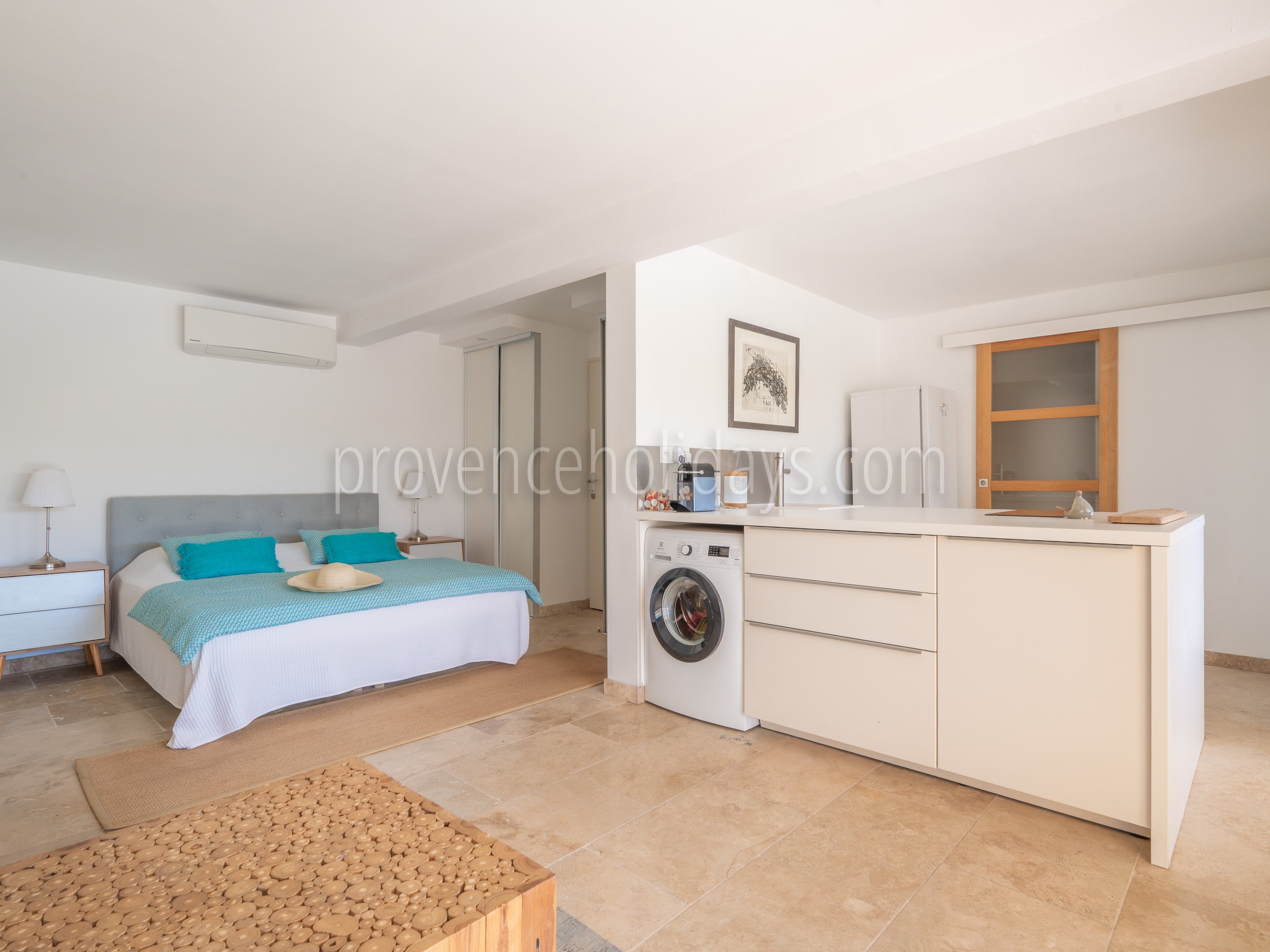18 - La Pinède: Villa: Bedroom