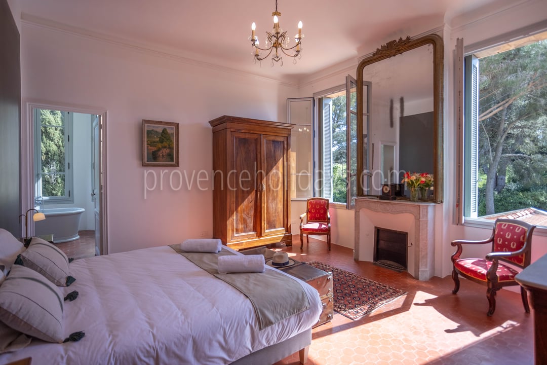 19 - Domaine Ora: Villa: Bedroom
