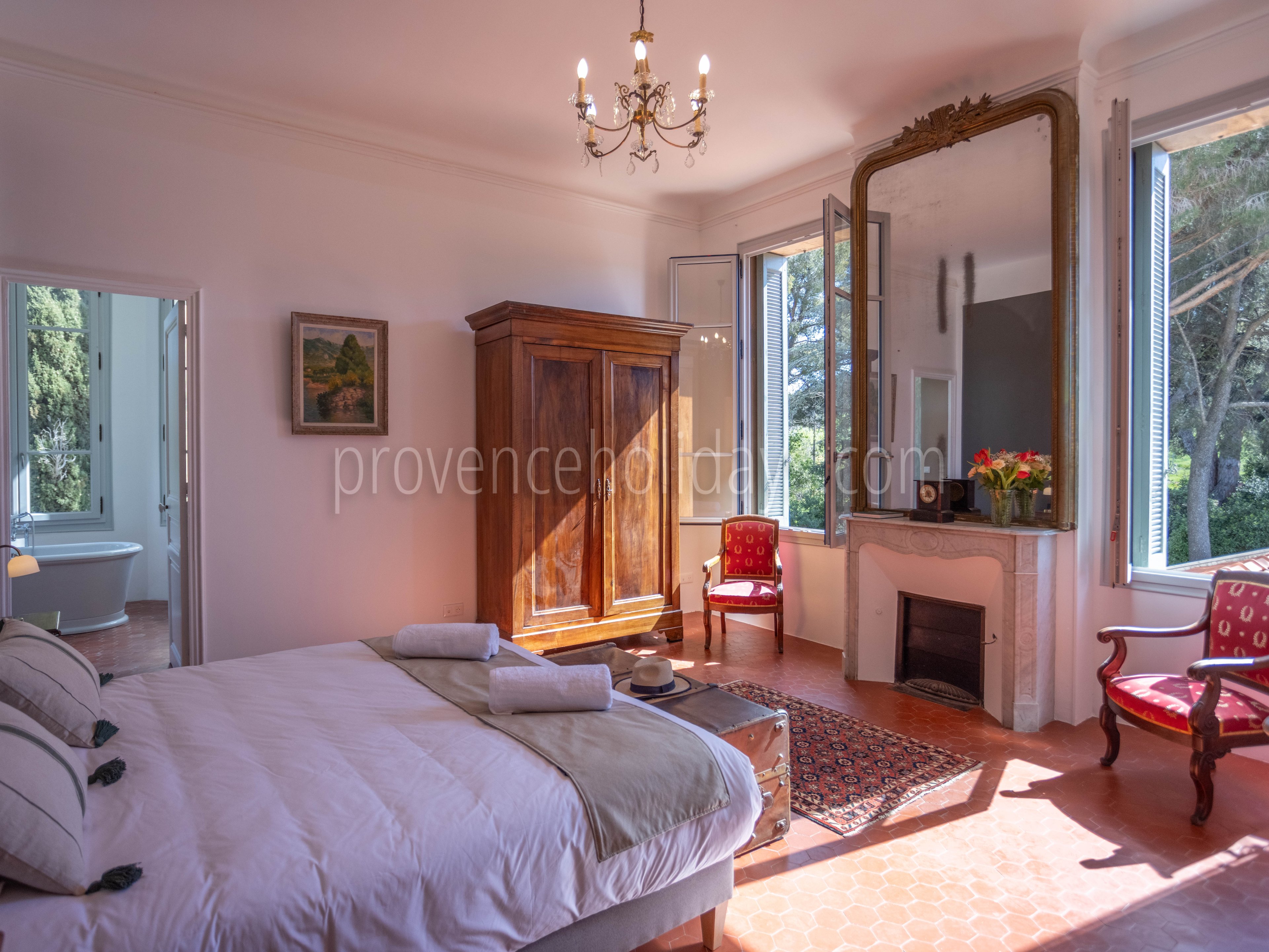 19 - Domaine Ora: Villa: Bedroom