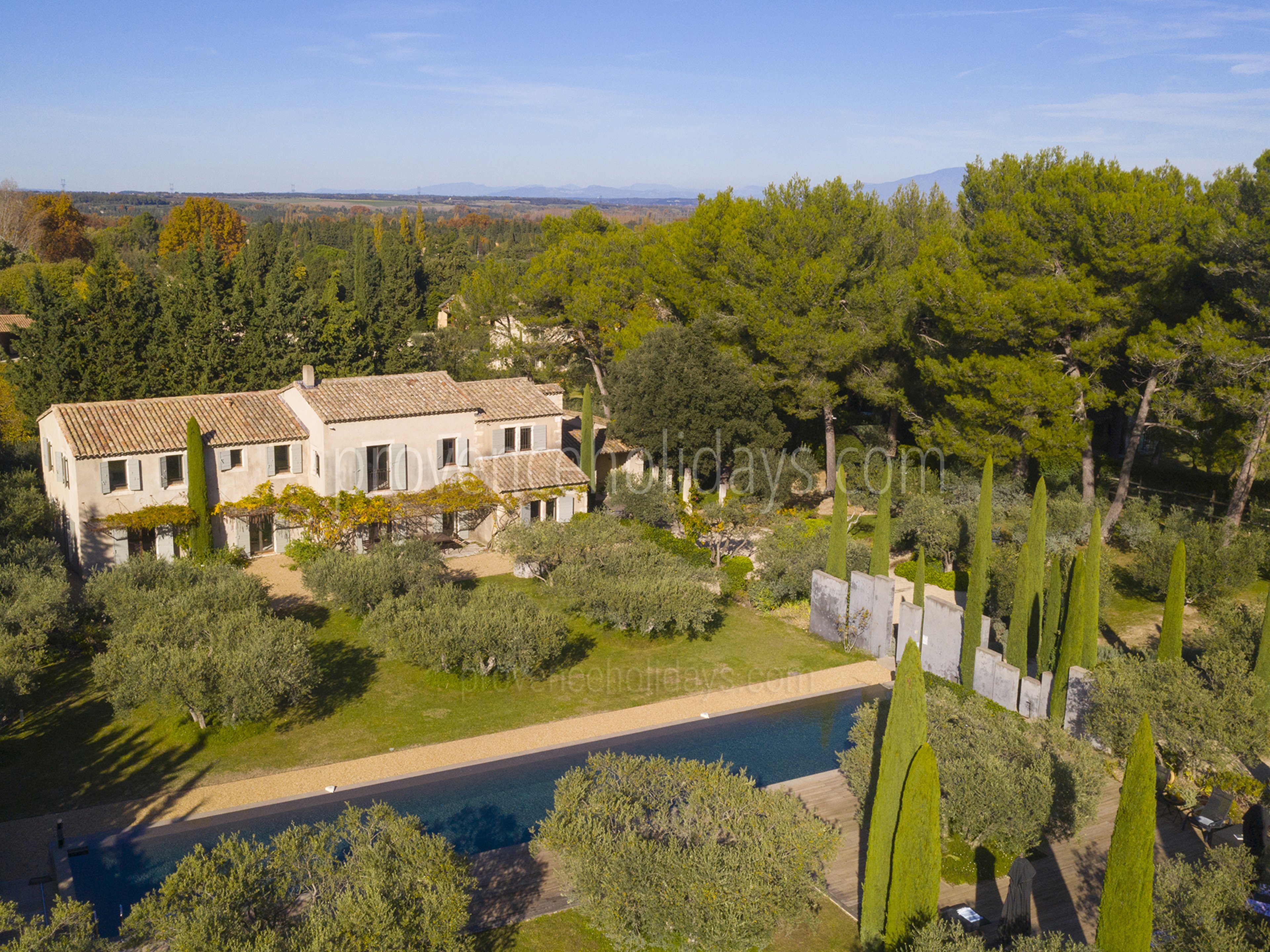 10 - Mas des Alpilles: Villa: Exterior