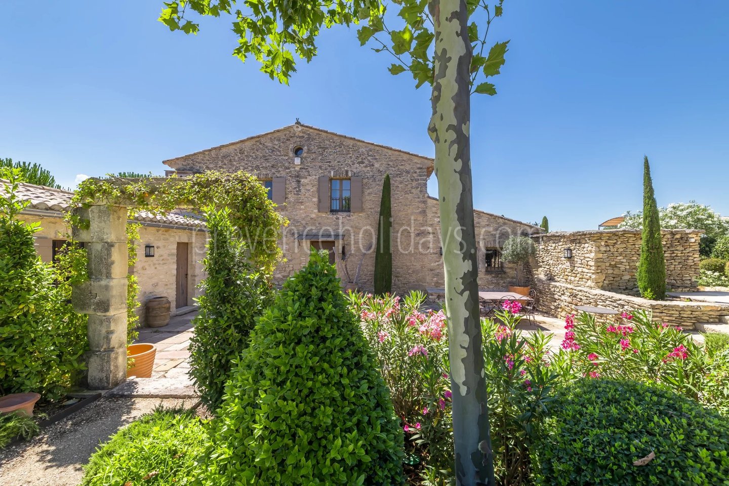 1 - Mas 1850 in Gordes: Villa: Exterior